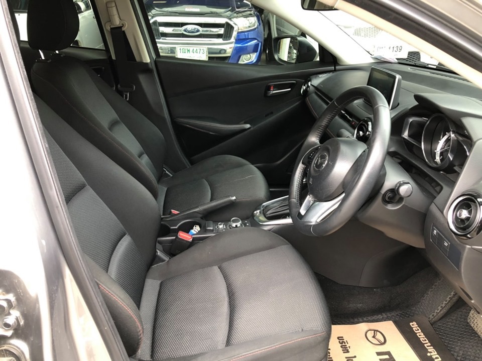 Mazda 2 Sedan (4 ประตู) ปี 2016 สีเทา
