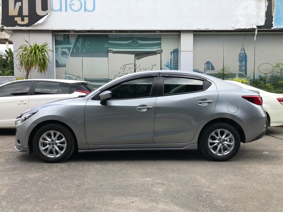 Mazda 2 Sedan (4 ประตู) ปี 2016 สีเทา