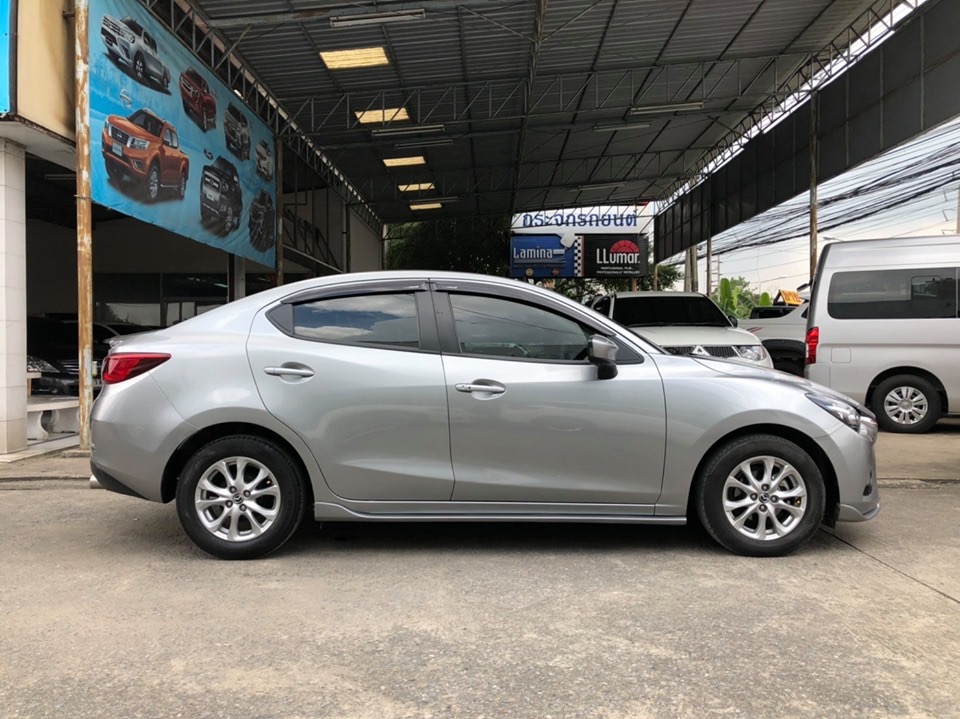 Mazda 2 Sedan (4 ประตู) ปี 2016 สีเทา