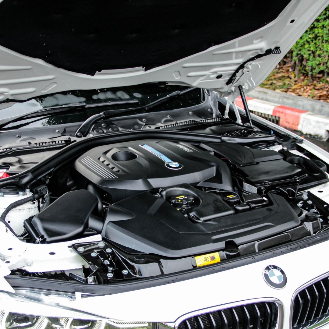 2018 BMW 3 Series F30 330e สีขาว (รูปที่ 7)