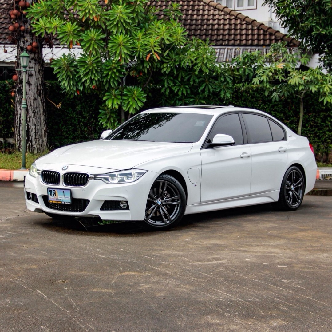 2018 BMW 3 Series F30 330e สีขาว