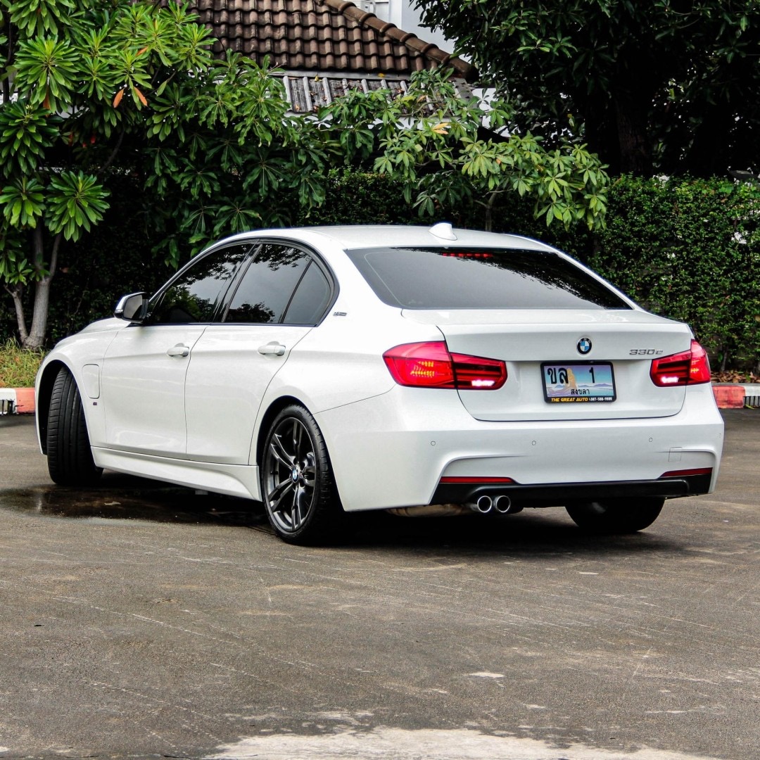 2018 BMW 3 Series F30 330e สีขาว (รูปที่ 8)