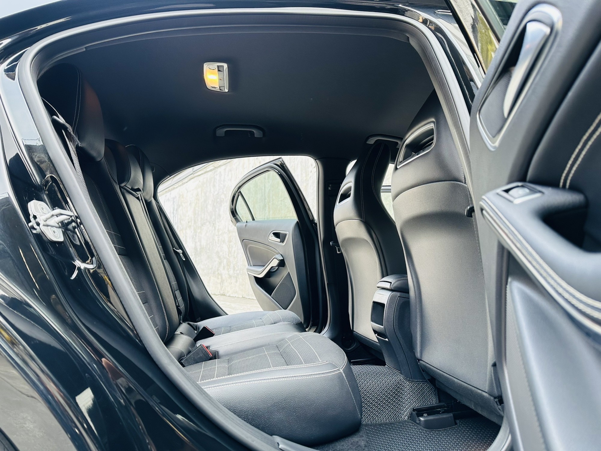 2014 แท้ Mercedes-Benz A180 Style โฉม W176 ไมล์ 91,000 กม. (รูปที่ 2)
