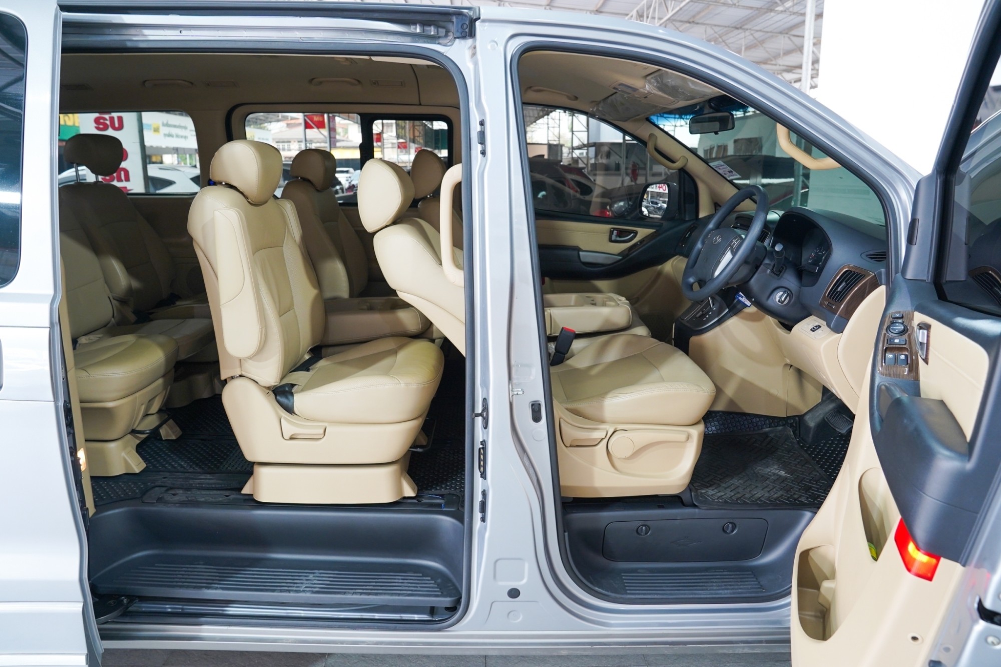 HYUNDAI #H1 2.5 Elite AT ปี2019 จดปี2020 สีเทา เลขไมล์ปัจจุบัน 75,xxx กม. เครื่องยนต์ ดีเซล (รูปที่ 14)