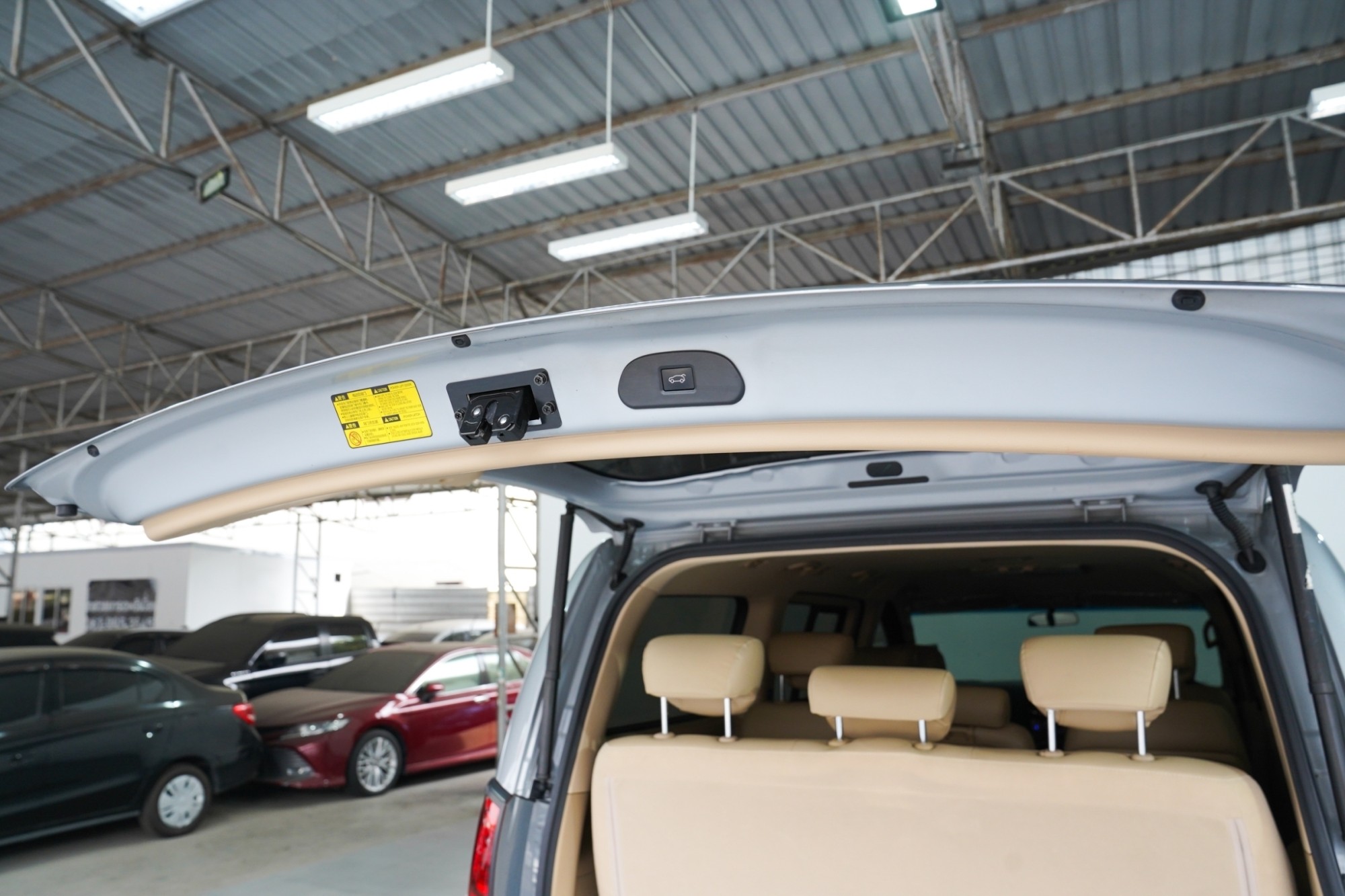 HYUNDAI #H1 2.5 Elite AT ปี2019 จดปี2020 สีเทา เลขไมล์ปัจจุบัน 75,xxx กม. เครื่องยนต์ ดีเซล (รูปที่ 2)