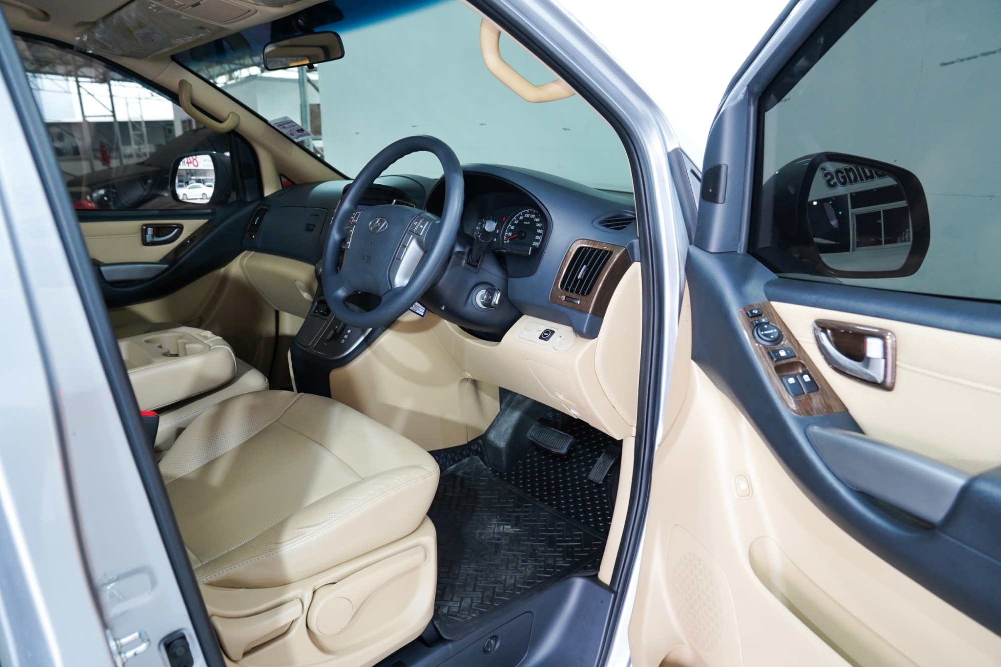 HYUNDAI #H1 2.5 Elite AT ปี2019 จดปี2020 สีเทา เลขไมล์ปัจจุบัน 75,xxx กม. เครื่องยนต์ ดีเซล (รูปที่ 15)