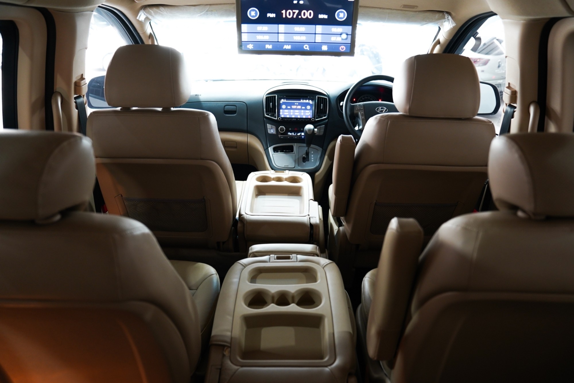 HYUNDAI #H1 2.5 Elite AT ปี2019 จดปี2020 สีเทา เลขไมล์ปัจจุบัน 75,xxx กม. เครื่องยนต์ ดีเซล (รูปที่ 3)