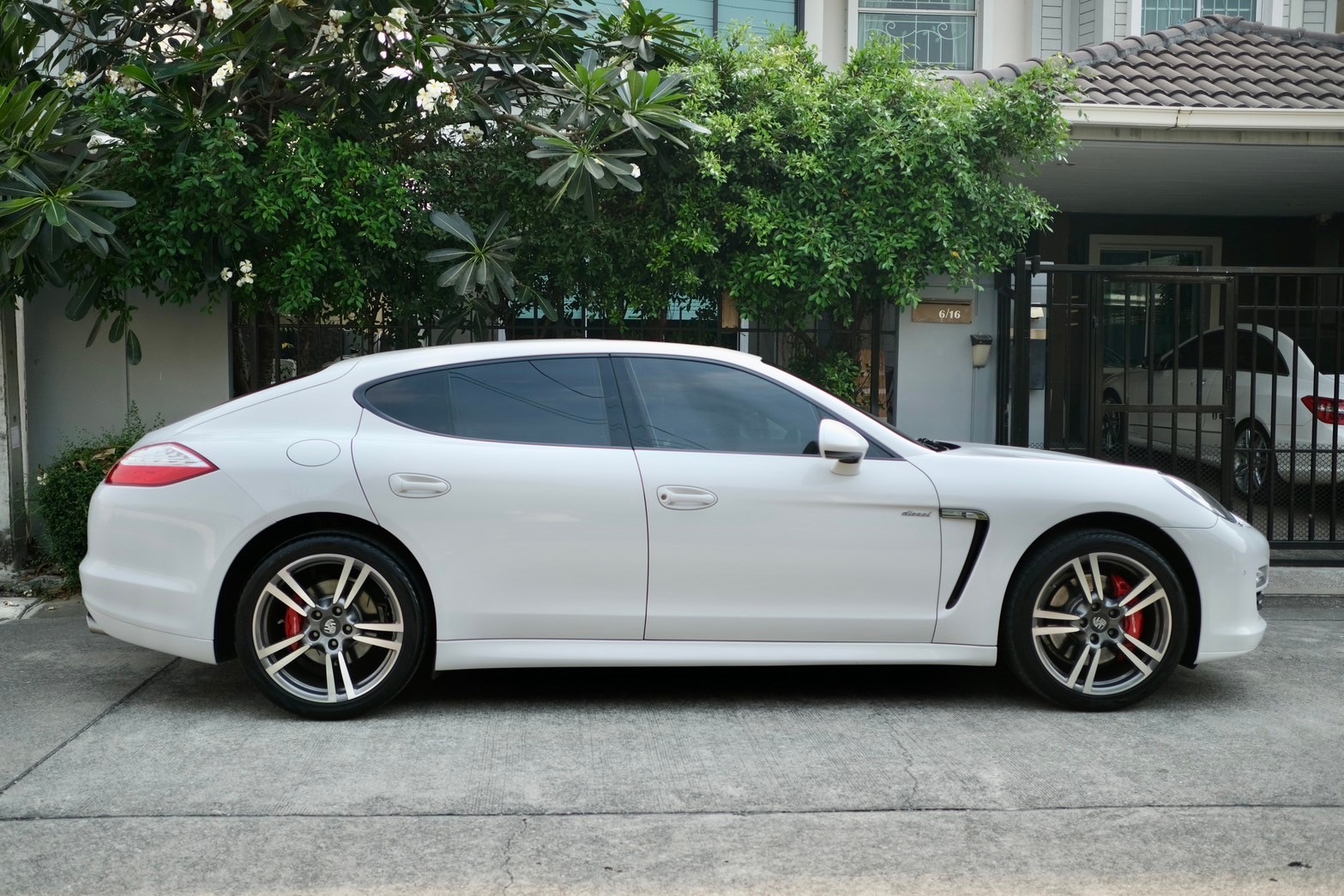 Porsche Panamera 3.0D (ฝาดำ) ไมล์ 33,000 km (รูปที่ 23)
