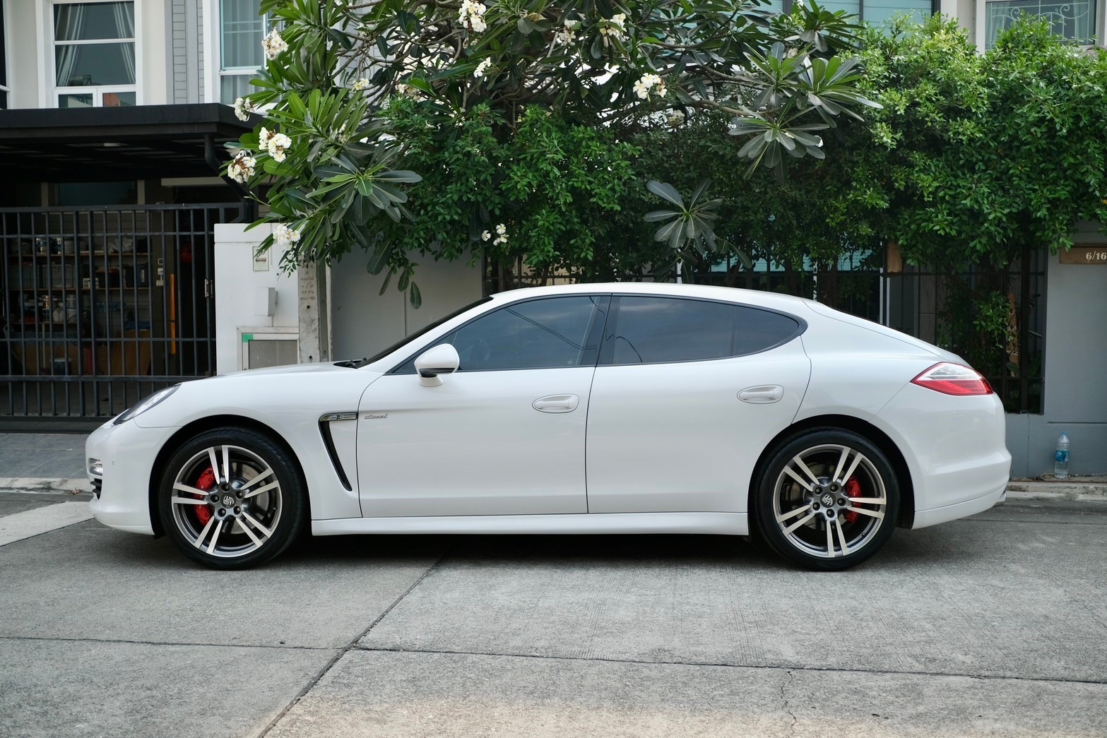 Porsche Panamera 3.0D (ฝาดำ) ไมล์ 33,000 km (รูปที่ 22)