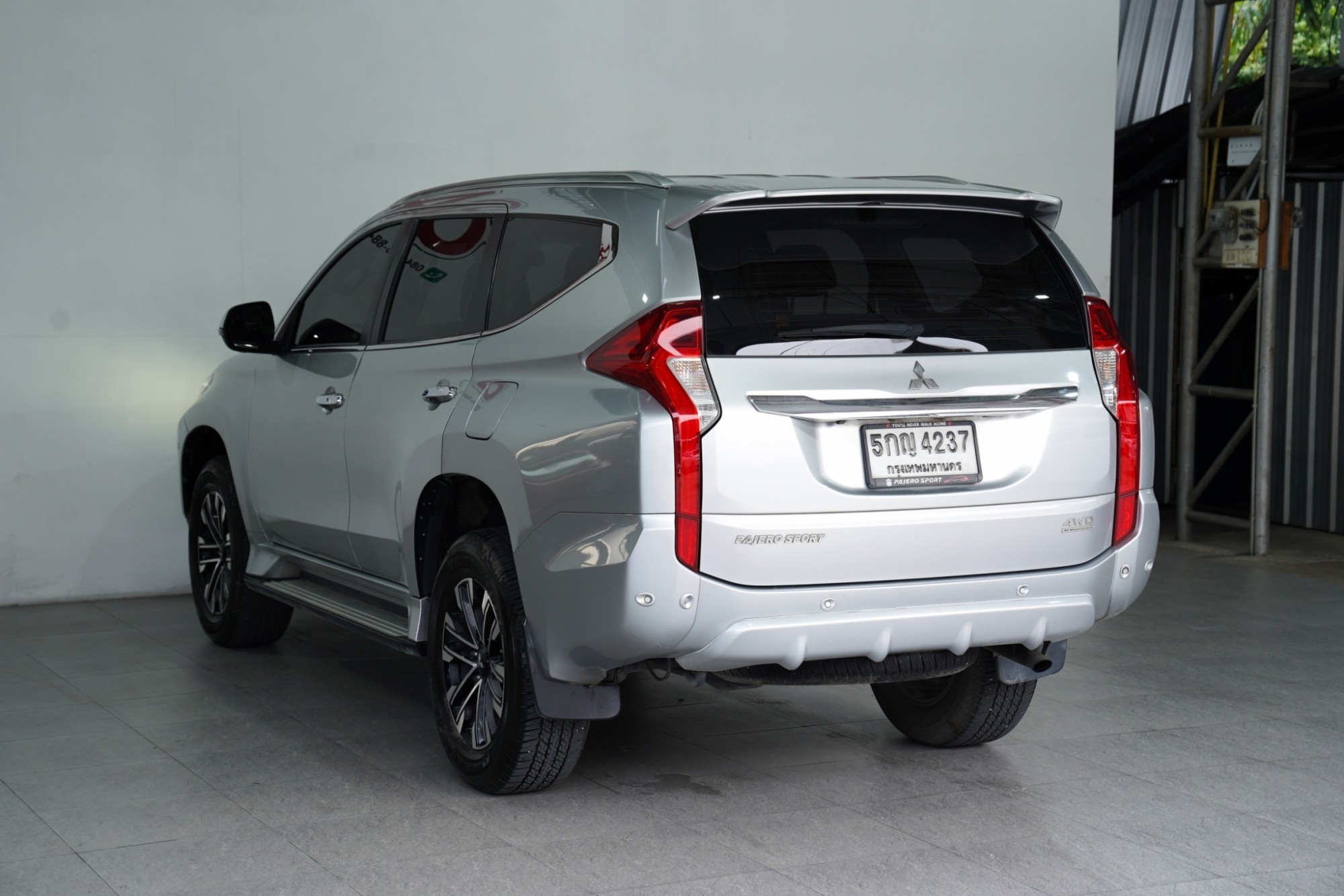 MITSUBISHI #PAJERO SPORT 2.4 PREMIUM 4WD AT ปี 2015 จด 2016 สีเทา เลขไมล์ปัจจุบัน 93,xxx กม. (รูปที่ 3)