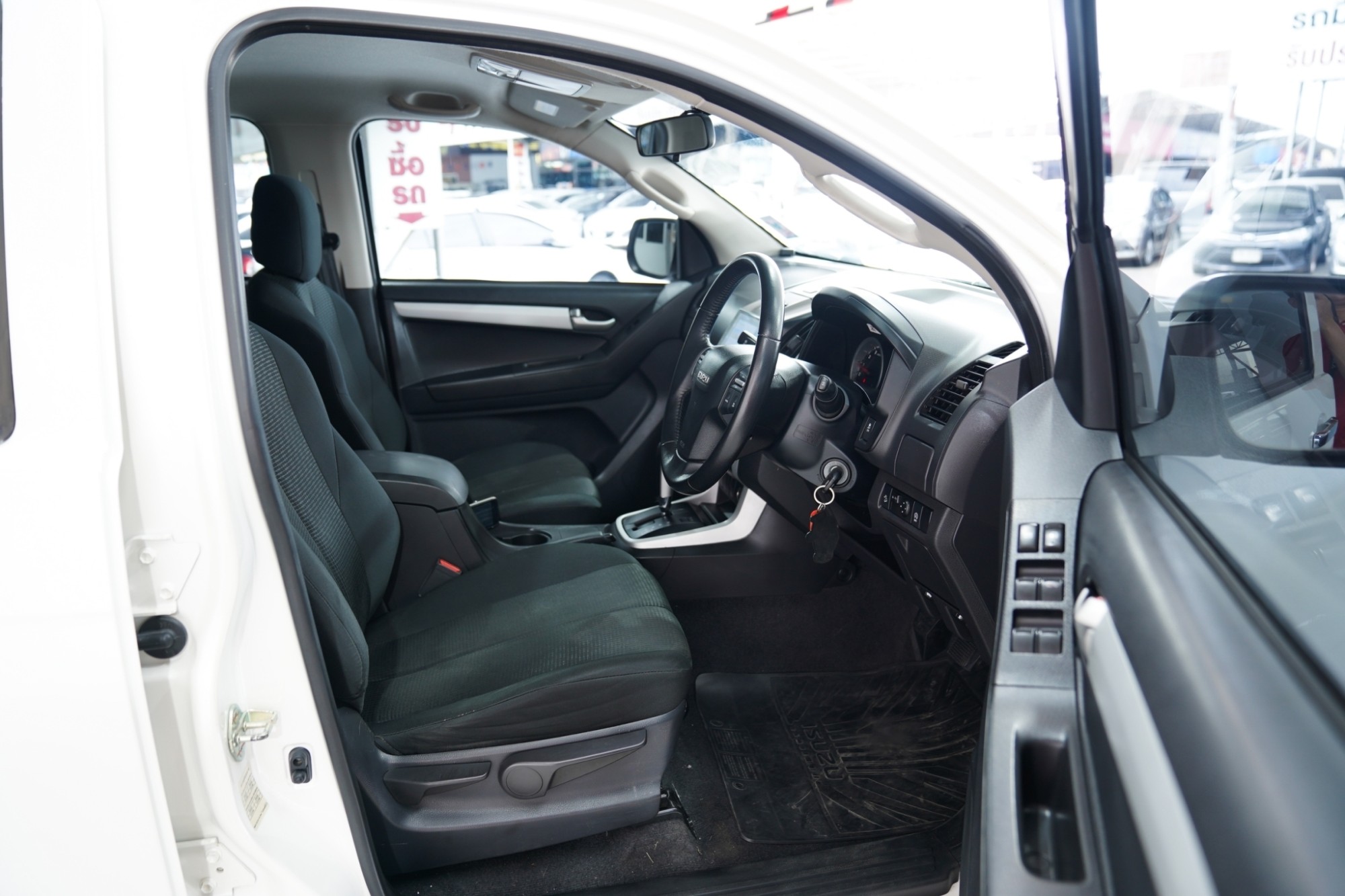 #ISUZU #DMAX CAB 4 1.9 Z AT ปี 2017 สีขาว (รูปที่ 5)