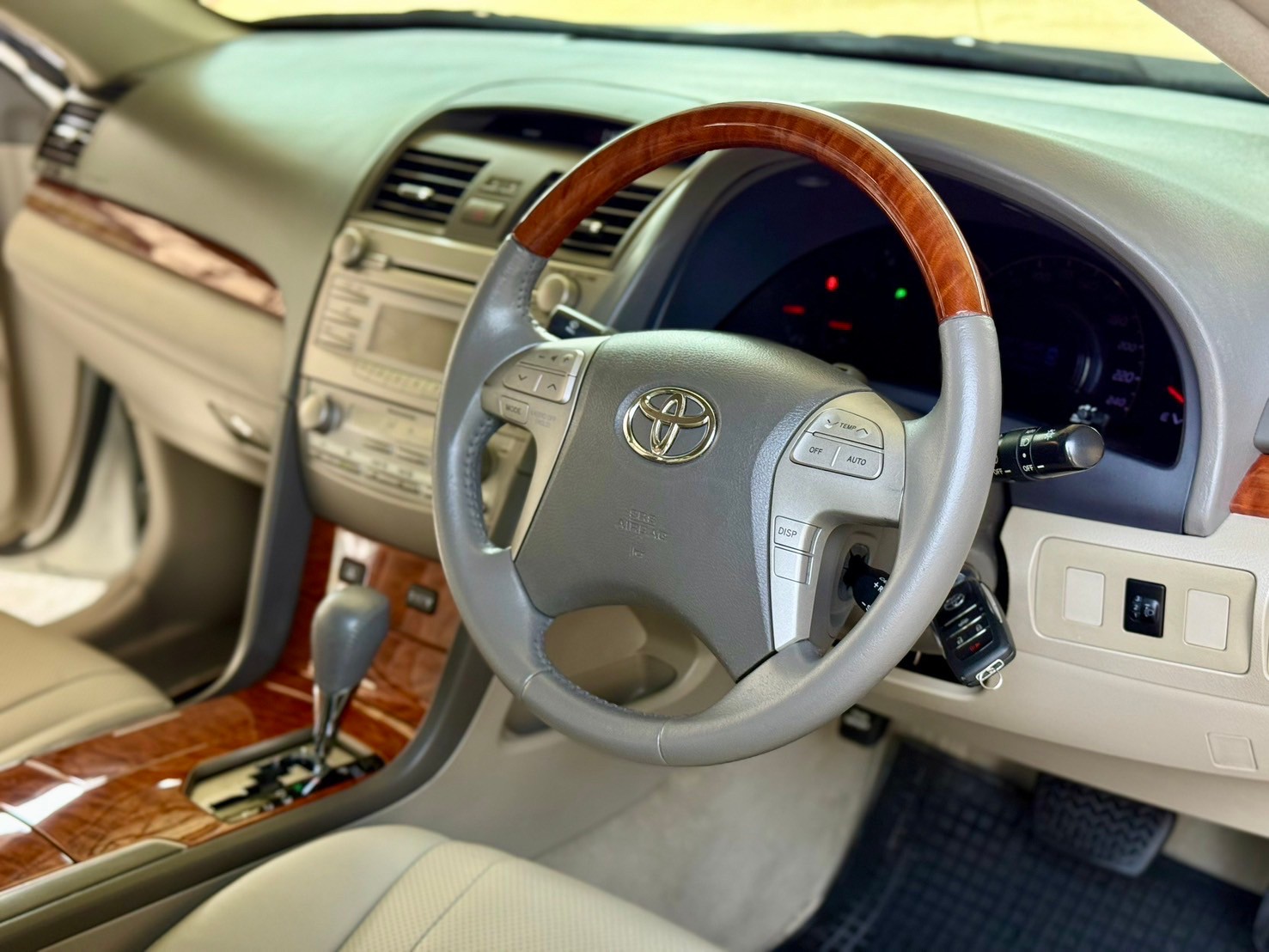 Toyota Camry 2.0 G ปี 2010 (รูปที่ 11)