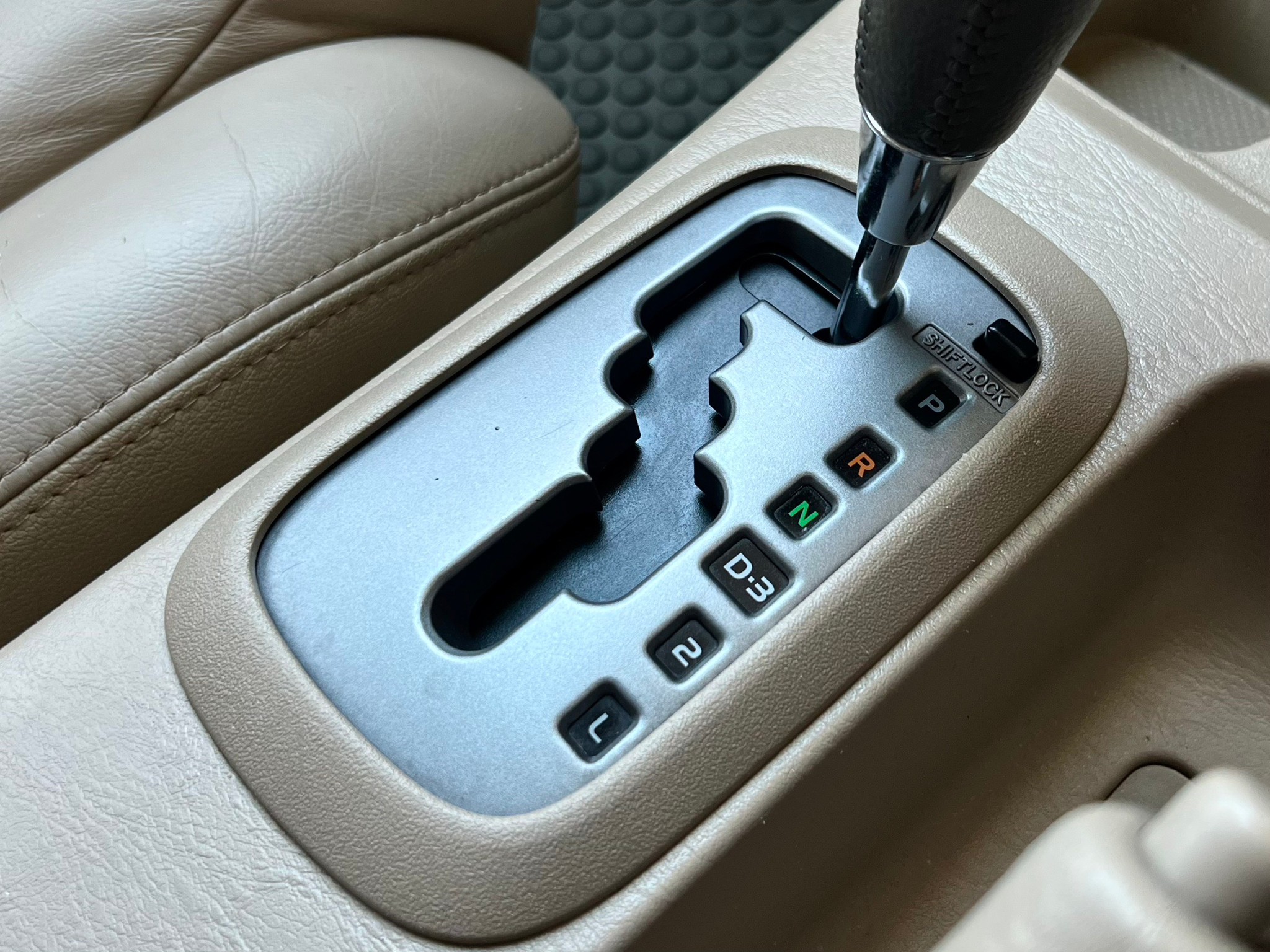 TOYOTA FORTUNER 3.0V ปี 2011 ออโต้ ไมล์แท้ 127,000 กม. (รูปที่ 5)