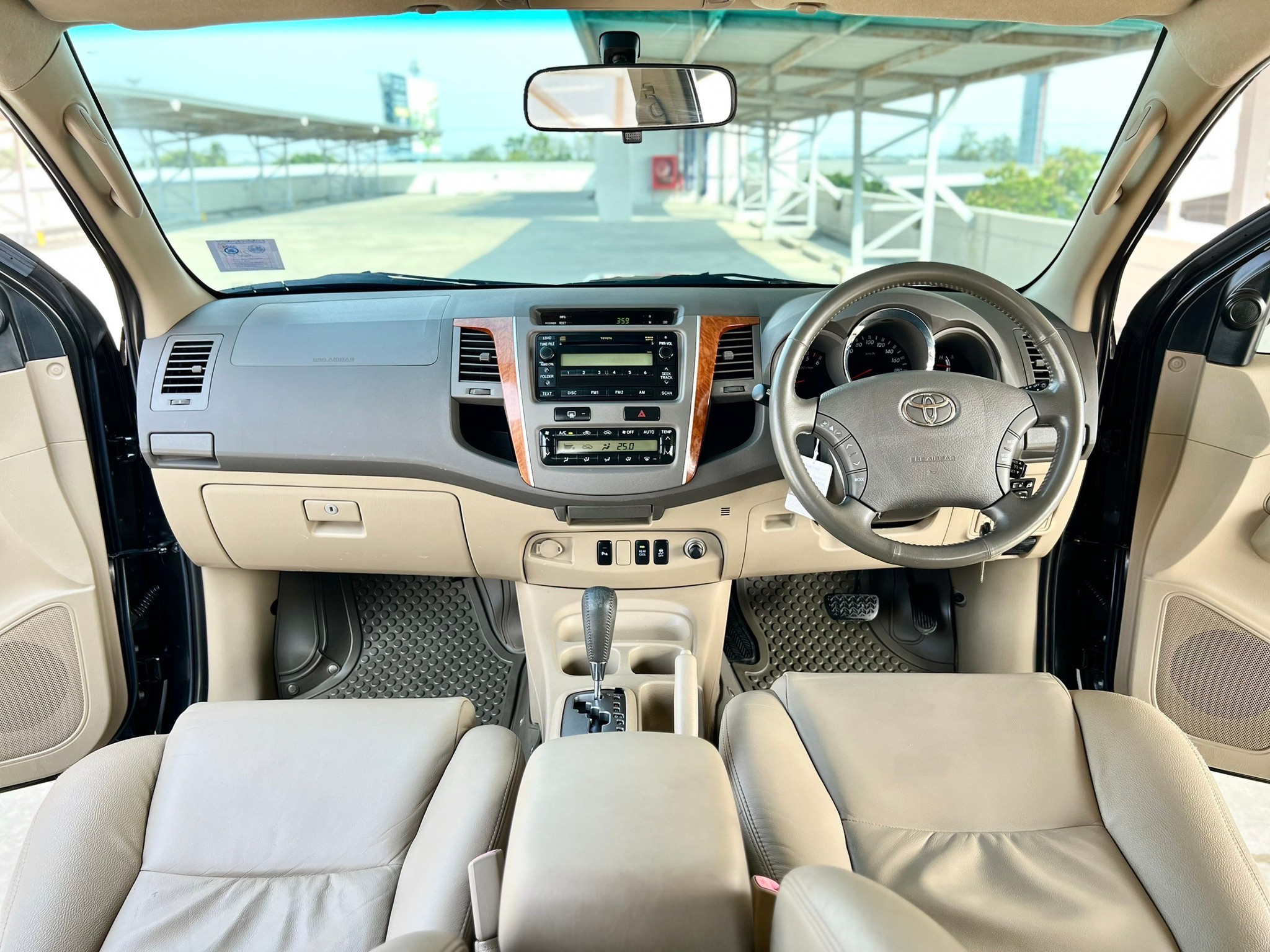 TOYOTA FORTUNER 3.0V ปี 2011 ออโต้ ไมล์แท้ 127,000 กม. (รูปที่ 19)