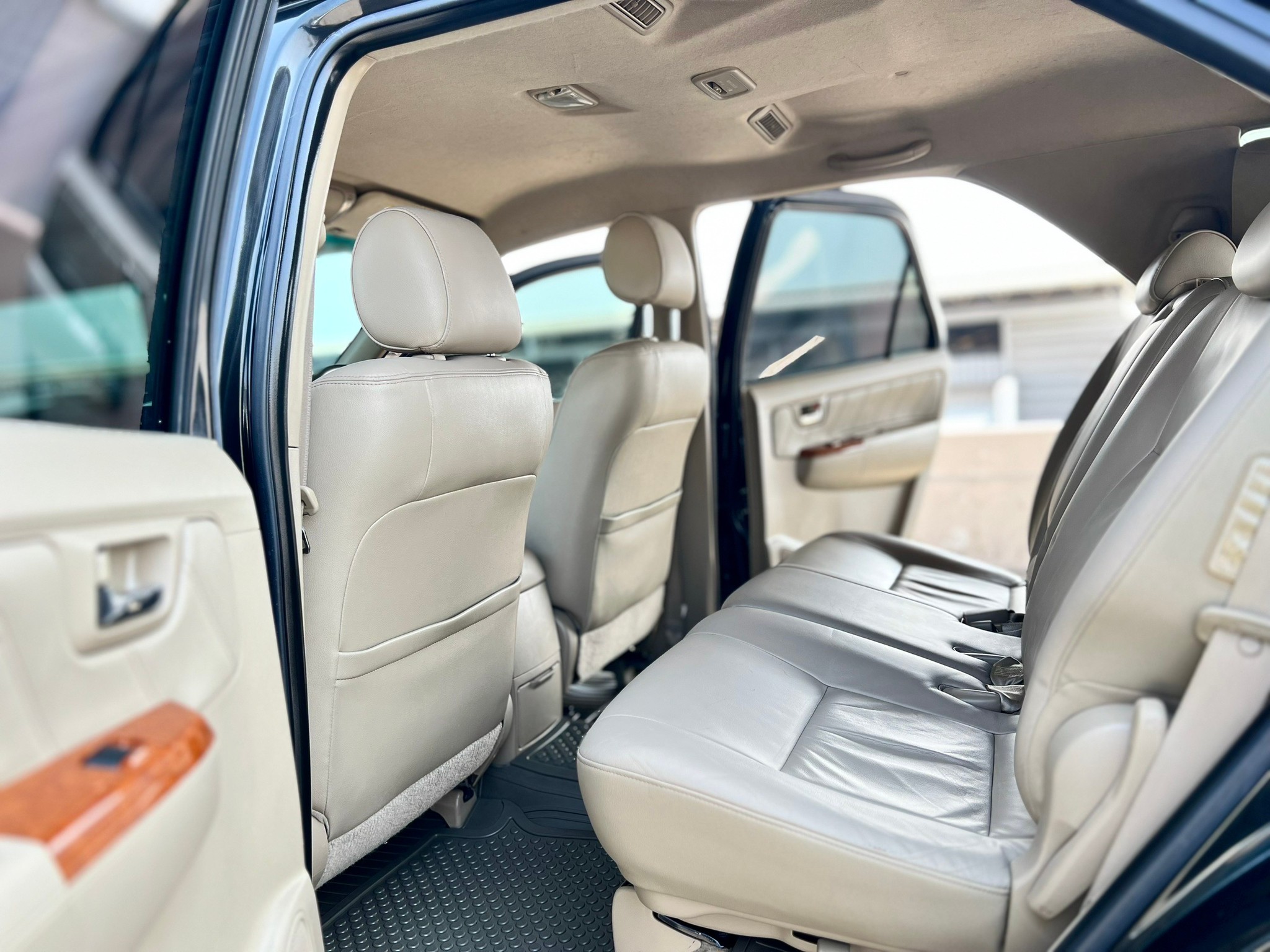 TOYOTA FORTUNER 3.0V ปี 2011 ออโต้ ไมล์แท้ 127,000 กม. (รูปที่ 7)