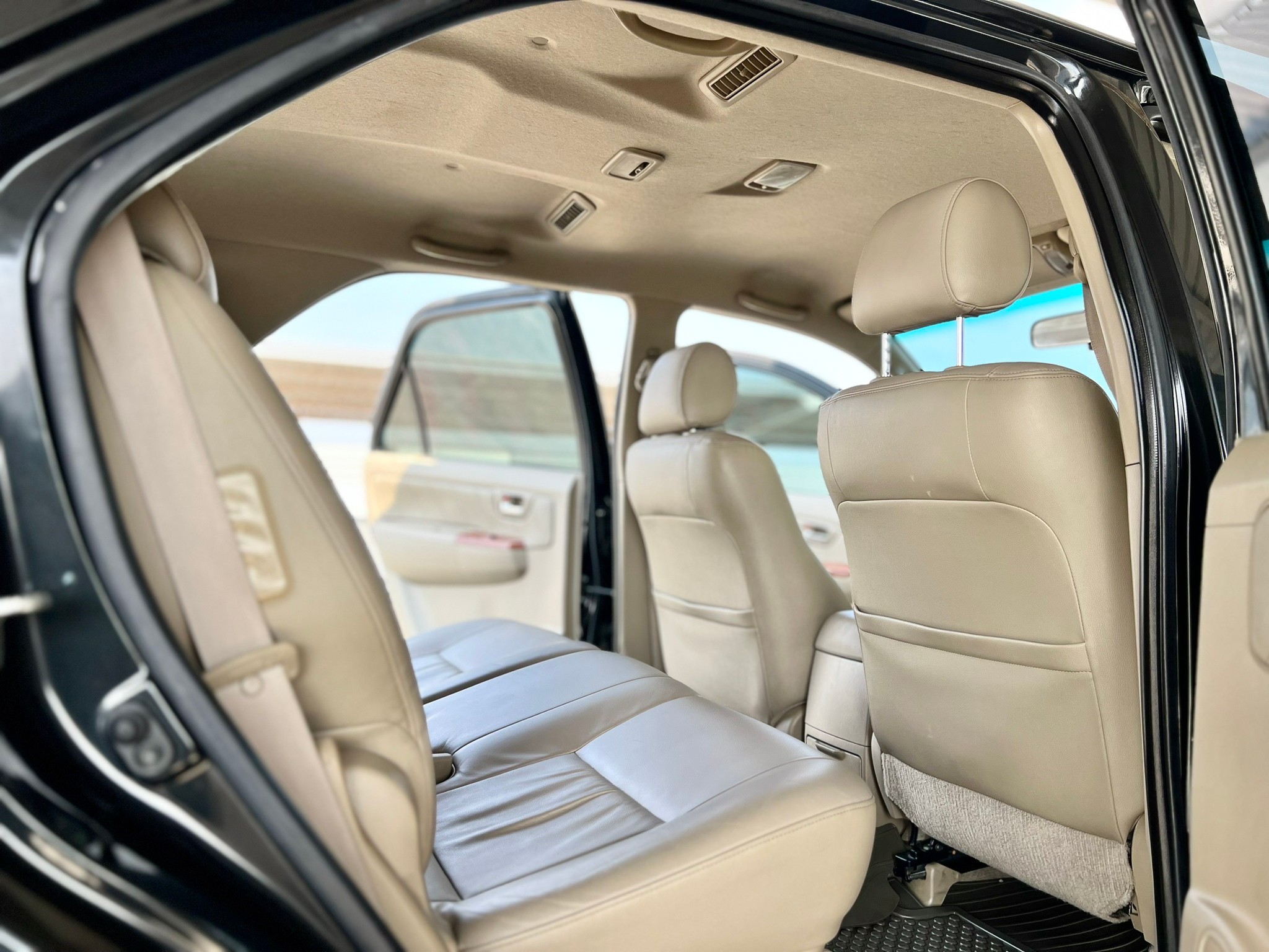 TOYOTA FORTUNER 3.0V ปี 2011 ออโต้ ไมล์แท้ 127,000 กม. (รูปที่ 8)