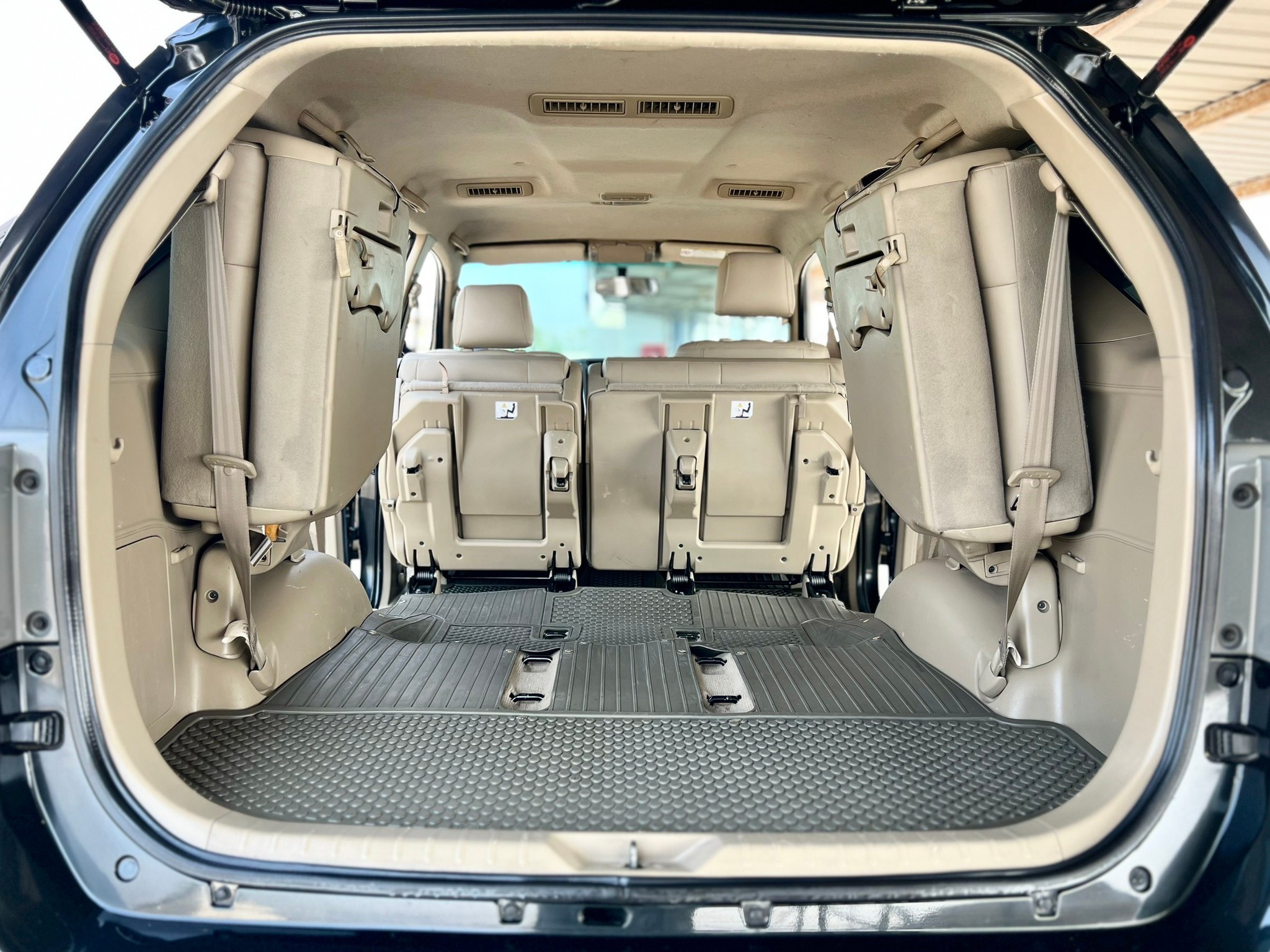 TOYOTA FORTUNER 3.0V ปี 2011 ออโต้ ไมล์แท้ 127,000 กม. (รูปที่ 10)