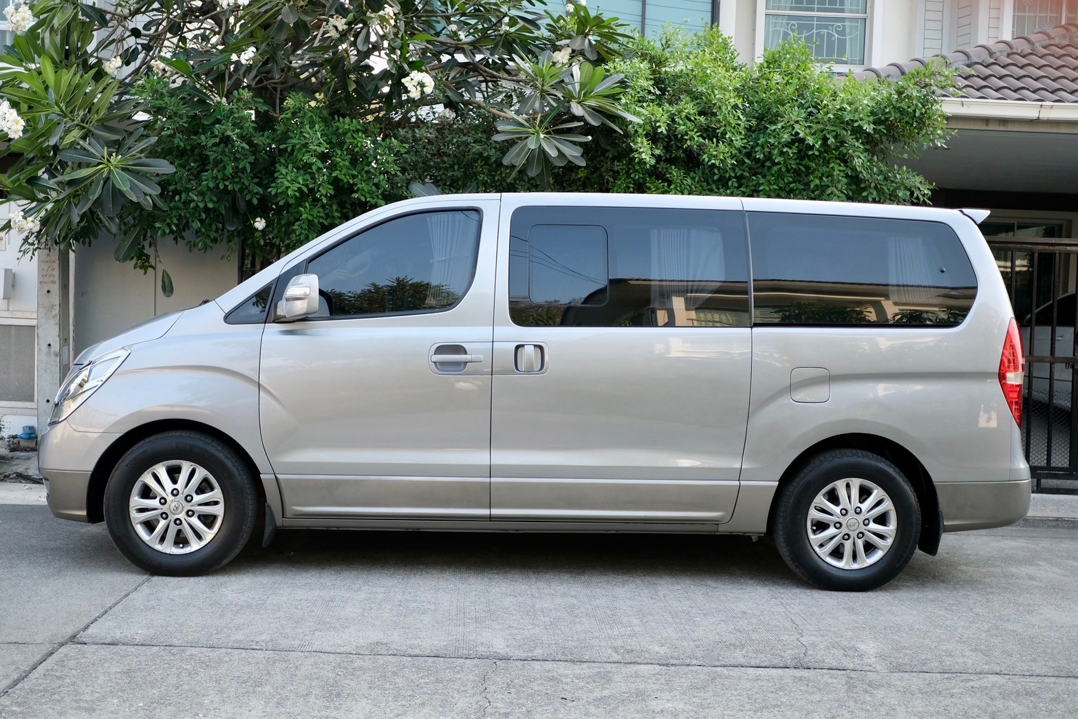 Hyundai H1 2.5 Deluxe (A2) ออโต้ ดีเซล สีเทา ปี2012 ไมล์ 1xx,xxx กม.☑️ (รูปที่ 23)