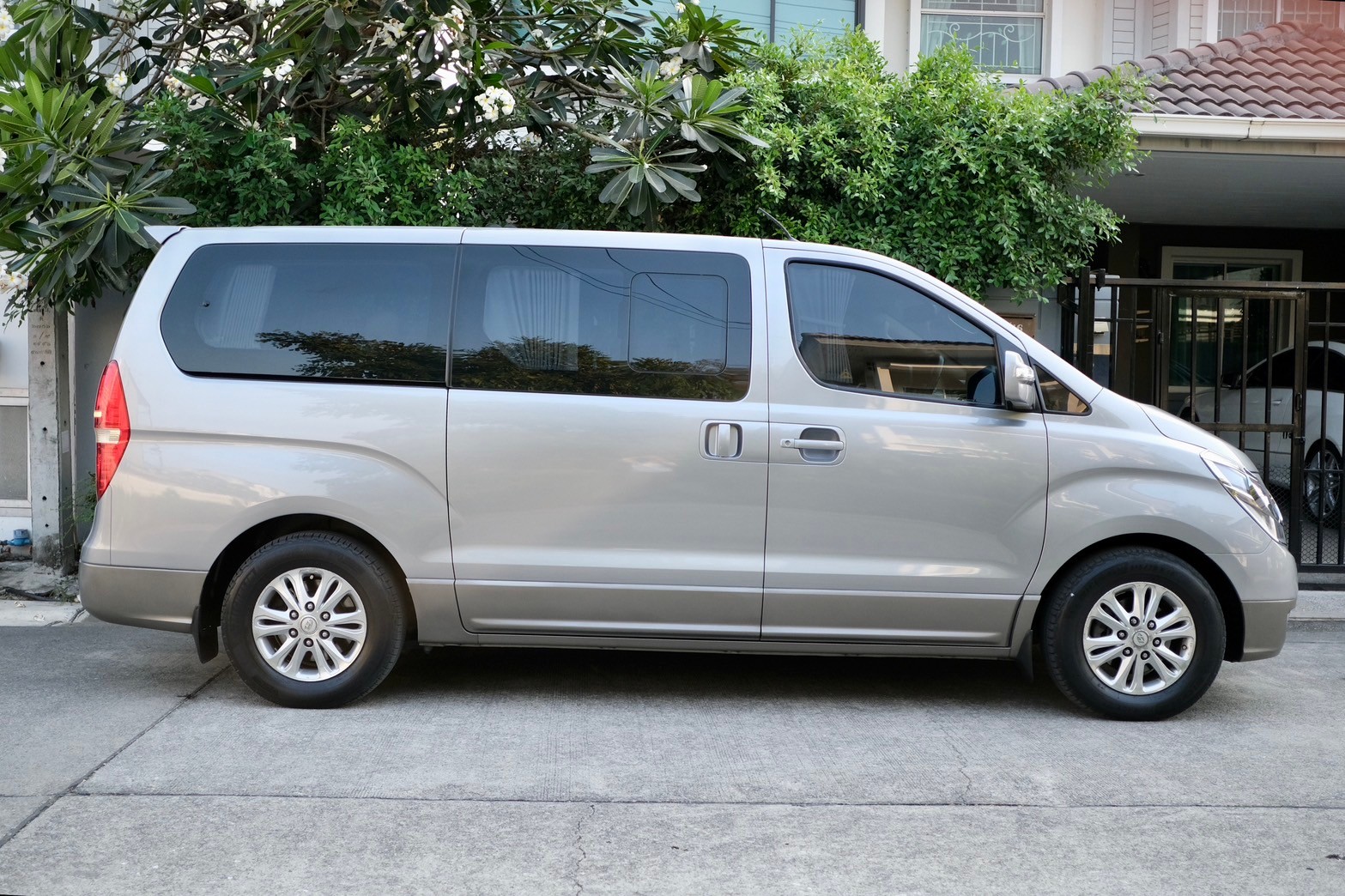 Hyundai H1 2.5 Deluxe (A2) ออโต้ ดีเซล สีเทา ปี2012 ไมล์ 1xx,xxx กม.☑️ (รูปที่ 22)