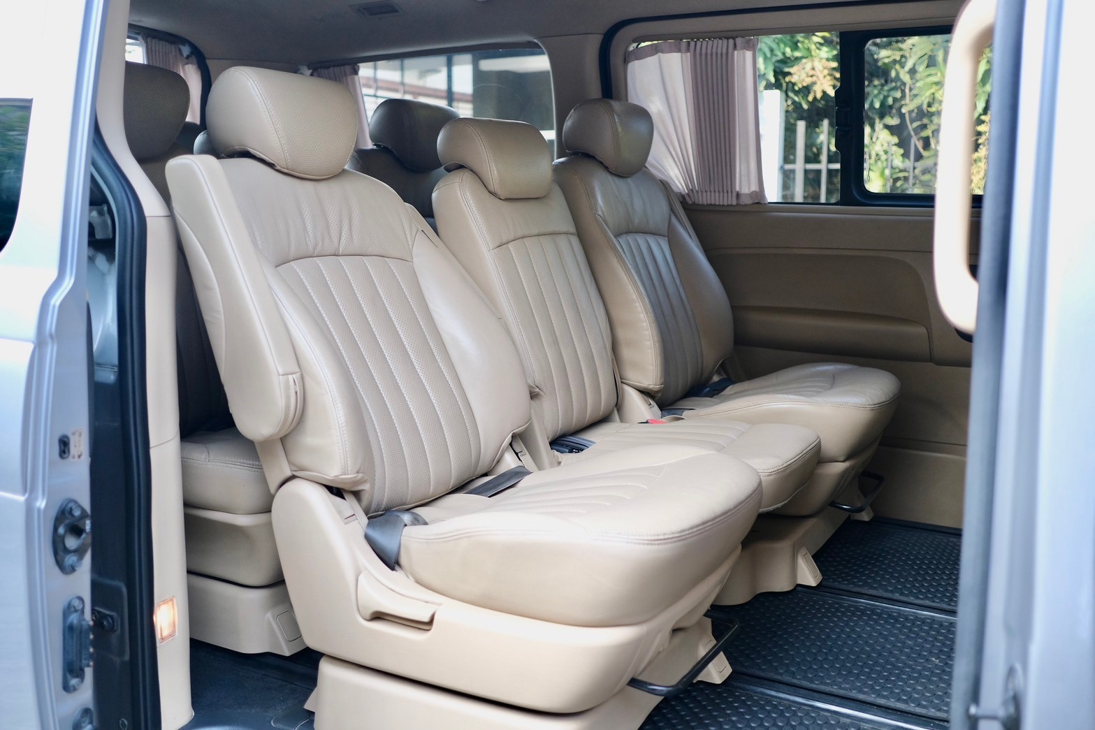 Hyundai H1 2.5 Deluxe (A2) ออโต้ ดีเซล สีเทา ปี2012 ไมล์ 1xx,xxx กม.☑️ (รูปที่ 12)