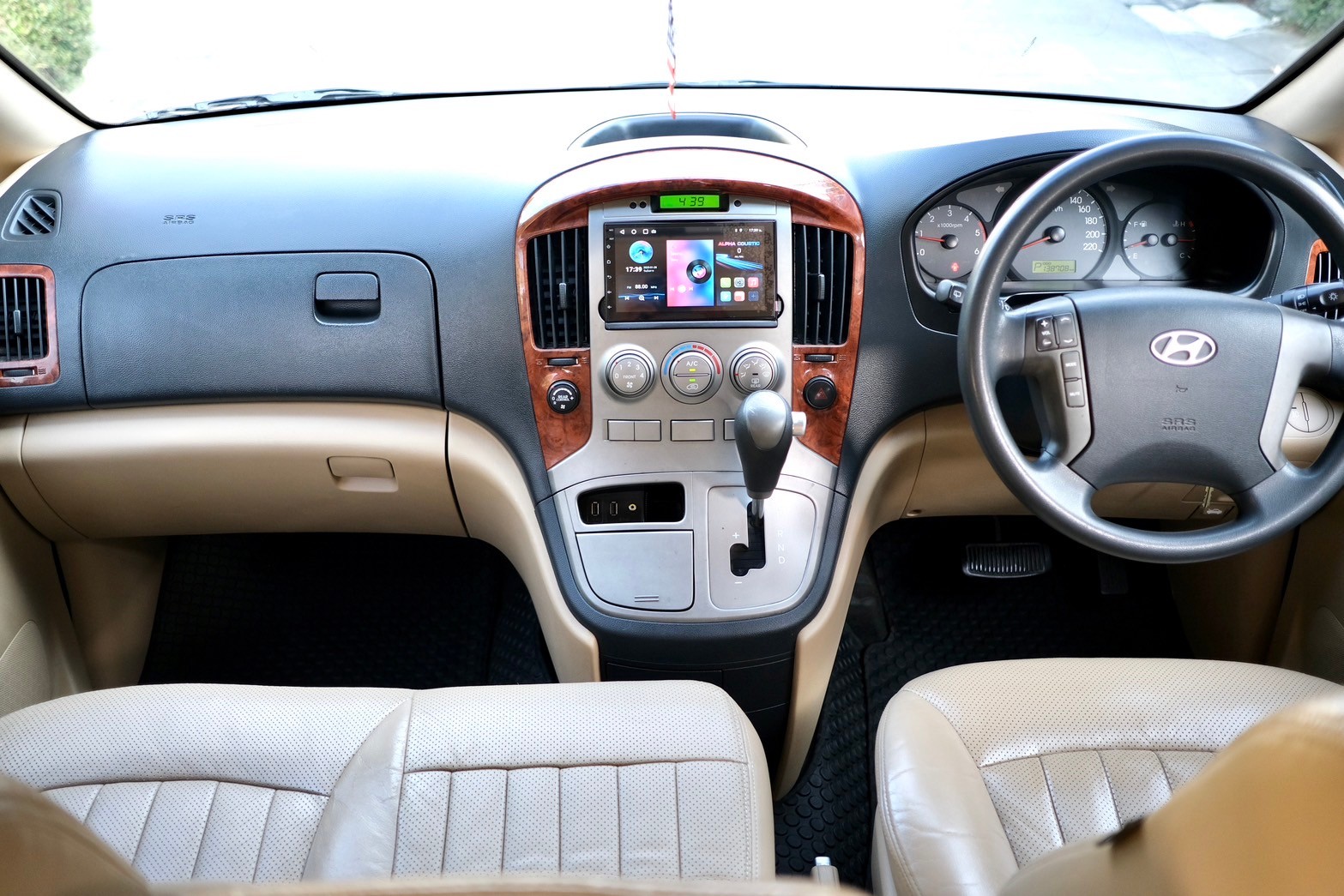 Hyundai H1 2.5 Deluxe (A2) ออโต้ ดีเซล สีเทา ปี2012 ไมล์ 1xx,xxx กม.☑️ (รูปที่ 9)