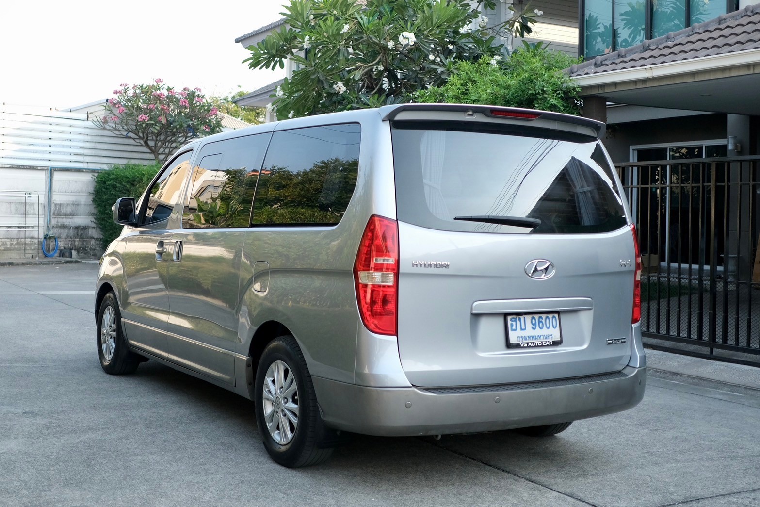 Hyundai H1 2.5 Deluxe (A2) ออโต้ ดีเซล สีเทา ปี2012 ไมล์ 1xx,xxx กม.☑️ (รูปที่ 17)