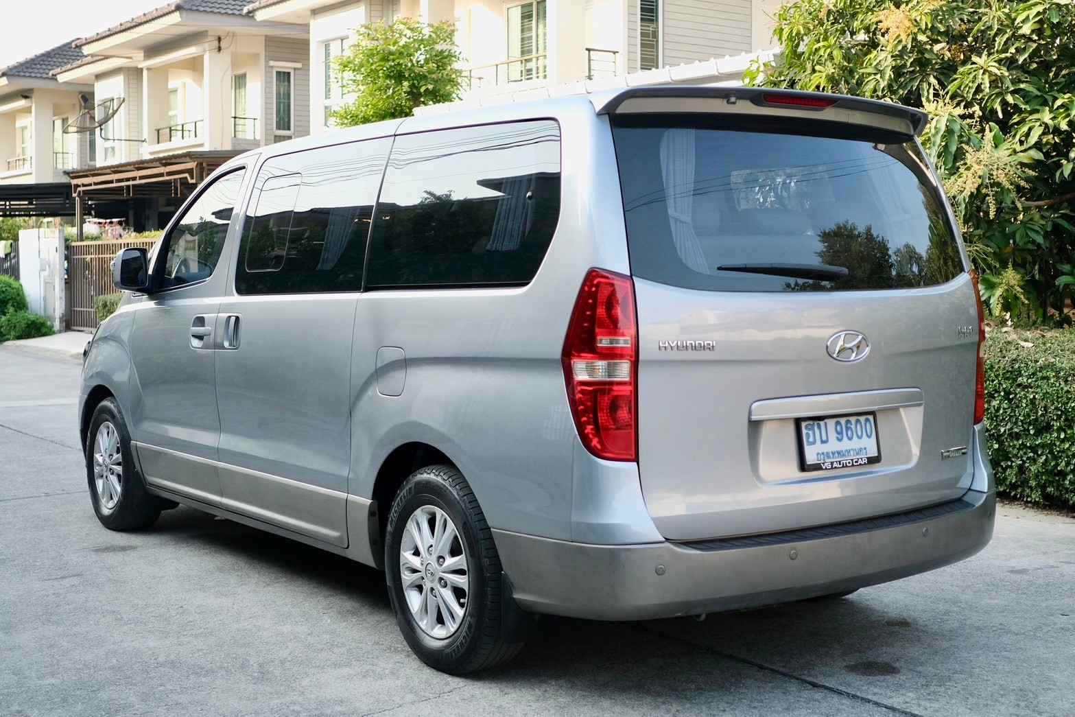 Hyundai H1 2.5 Deluxe (A2) ออโต้ ดีเซล สีเทา ปี2012 ไมล์ 1xx,xxx กม.☑️ (รูปที่ 5)