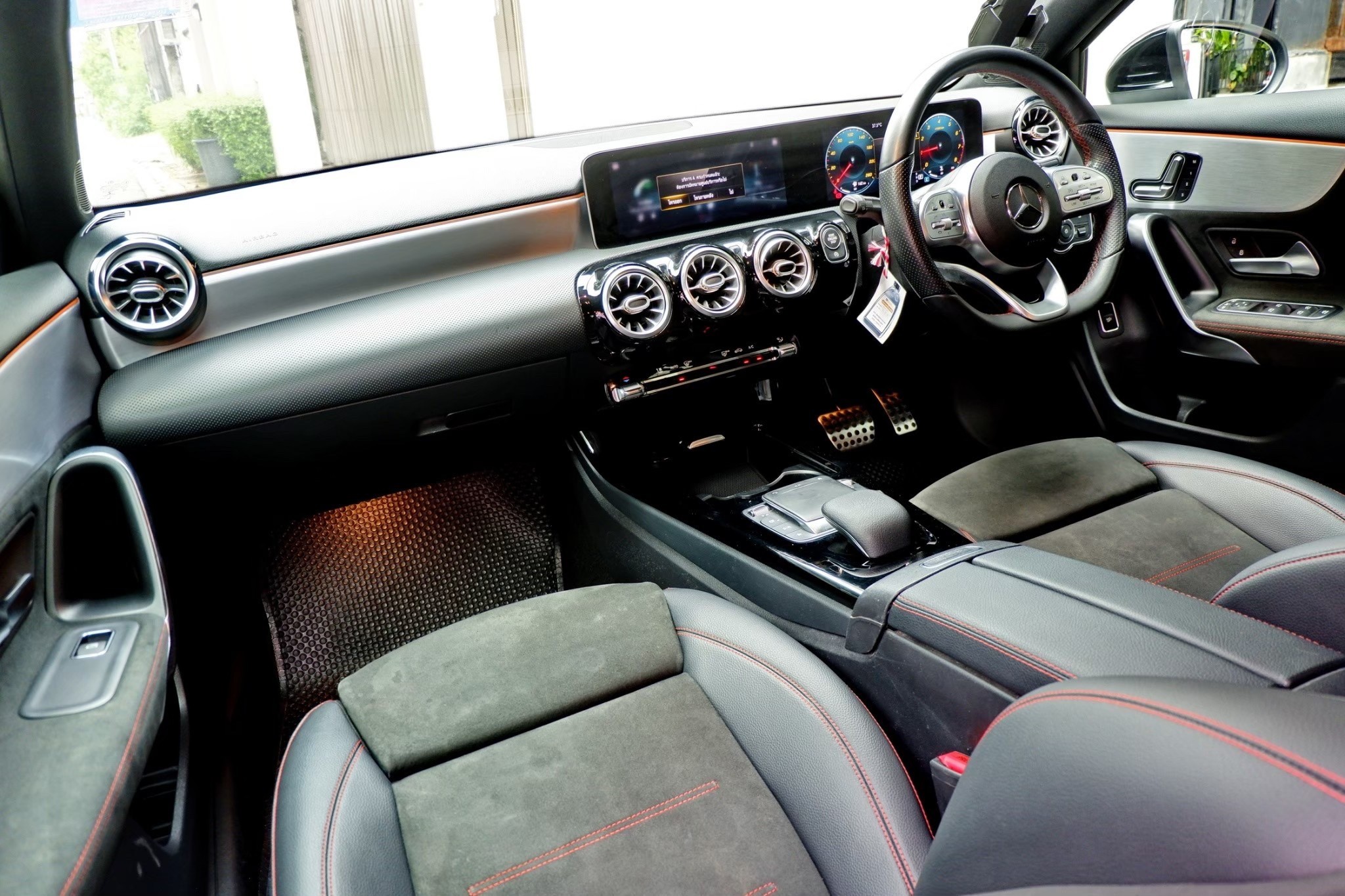 Mercedes Benz A200 AMG ปี 2020 วิ่ง 75,xxx KM. (รูปที่ 4)