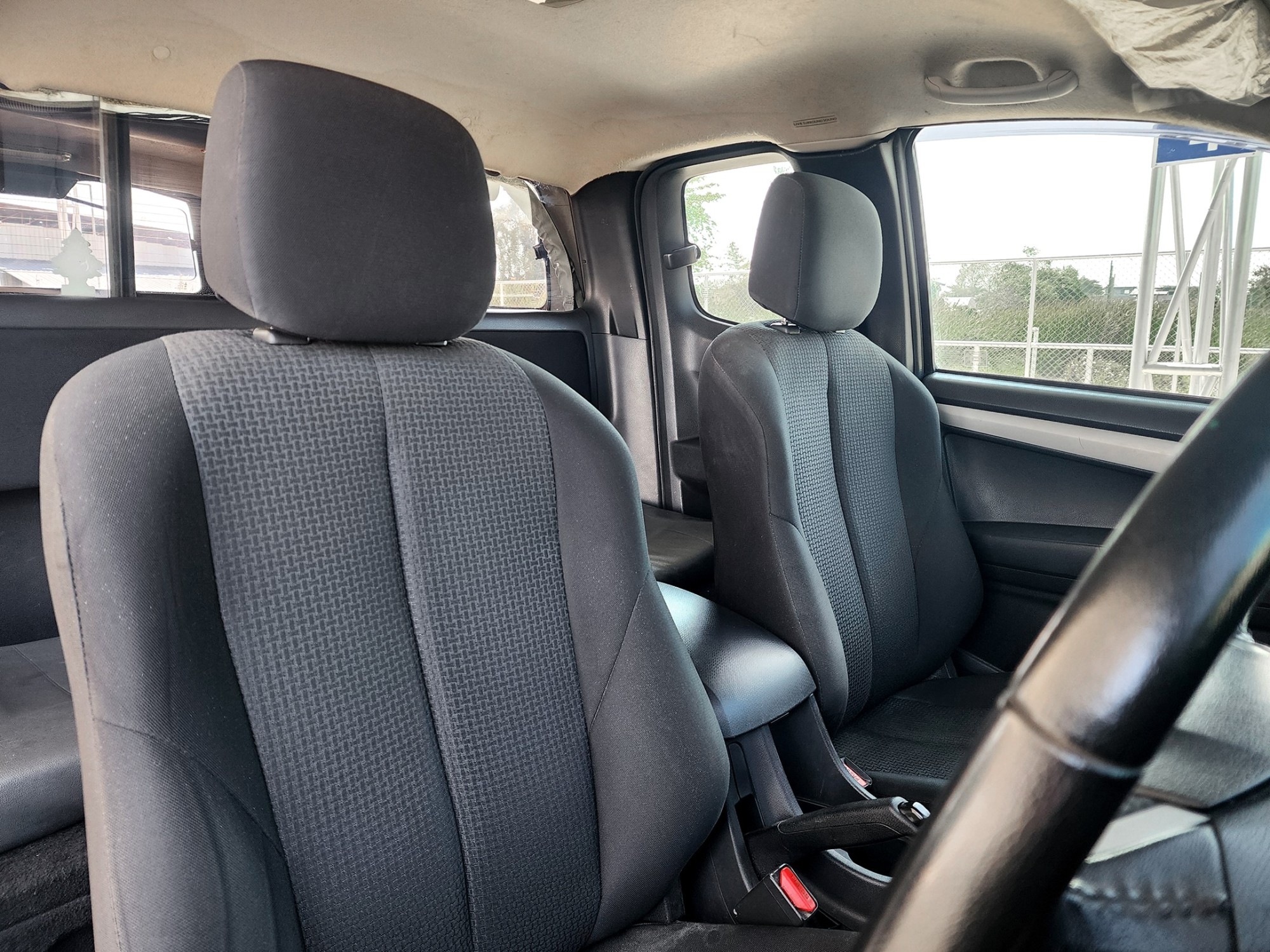ISUZU D-max Space Cab 2.5Z Hi-lander VGS M/T ปี 2015 (รูปที่ 8)