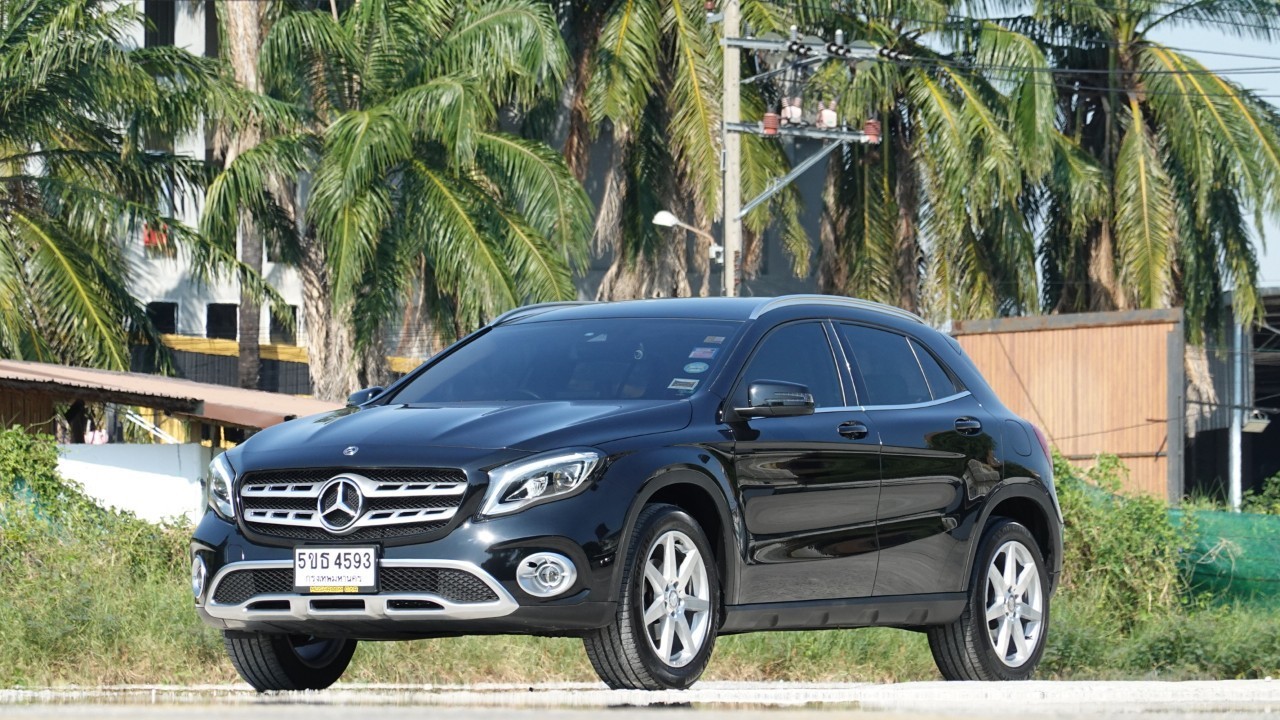 Benz GLA200 1.6 Urban Facelift ปี 2019 สีดำ