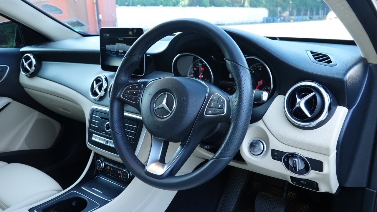 Benz GLA200 1.6 Urban Facelift ปี 2019 สีดำ (รูปที่ 5)