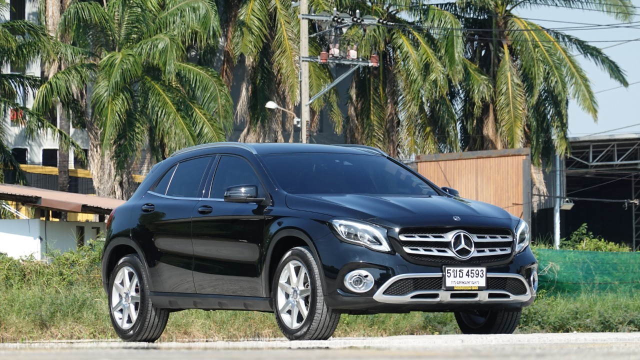 Benz GLA200 1.6 Urban Facelift ปี 2019 สีดำ (รูปที่ 20)