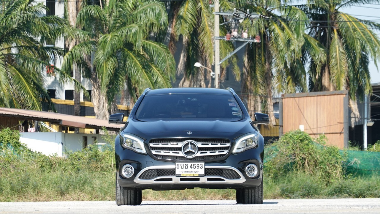 Benz GLA200 1.6 Urban Facelift ปี 2019 สีดำ (รูปที่ 18)