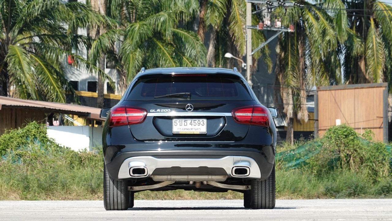 Benz GLA200 1.6 Urban Facelift ปี 2019 สีดำ (รูปที่ 16)