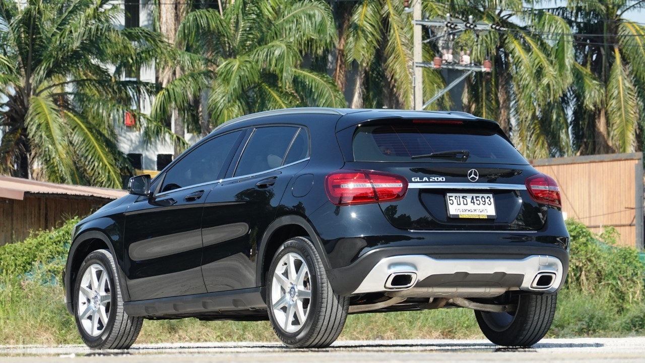 Benz GLA200 1.6 Urban Facelift ปี 2019 สีดำ (รูปที่ 17)