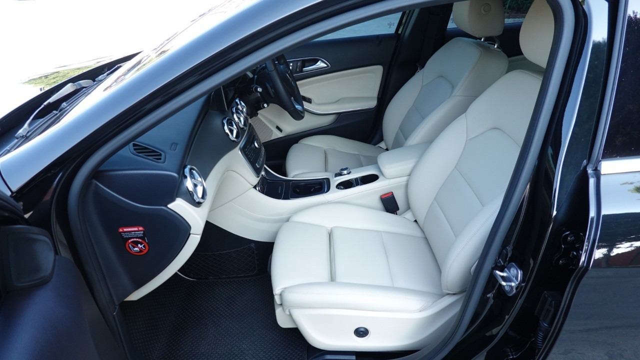 Benz GLA200 1.6 Urban Facelift ปี 2019 สีดำ (รูปที่ 9)