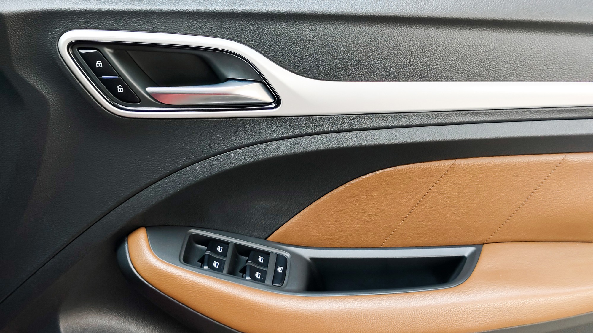 MG ZS i-SMART 1.5X TOP Sunroof A/T ปี 2018 จด 2019 (รูปที่ 27)