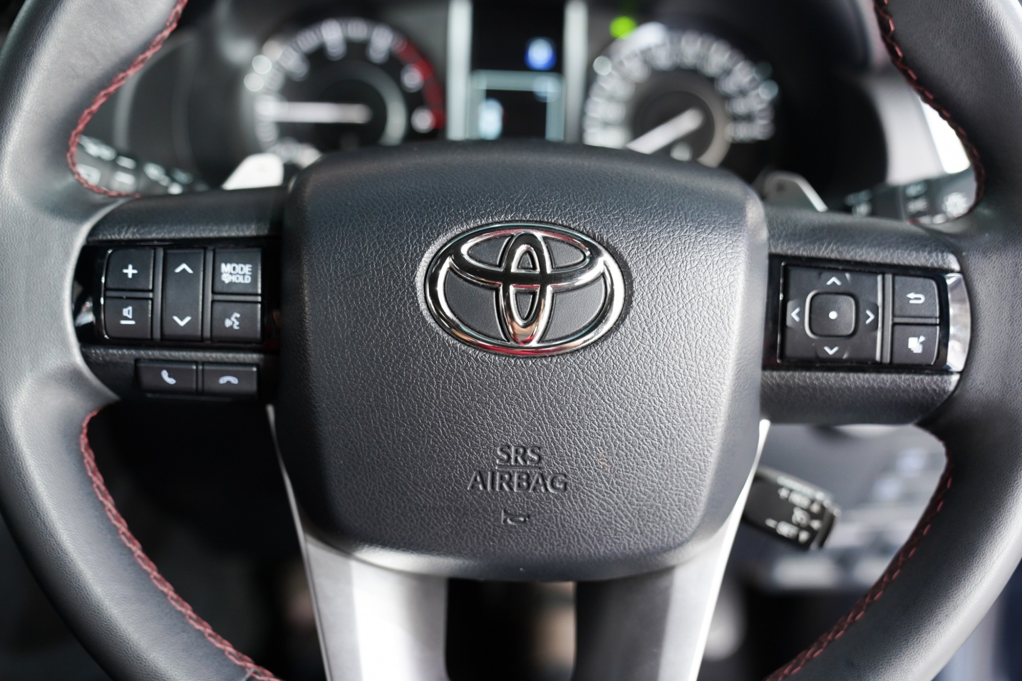#TOYOTA #FORTUNER 2.4 LEGENDER 4WD AT ปี2021 จด2022 สีดำ (รูปที่ 6)