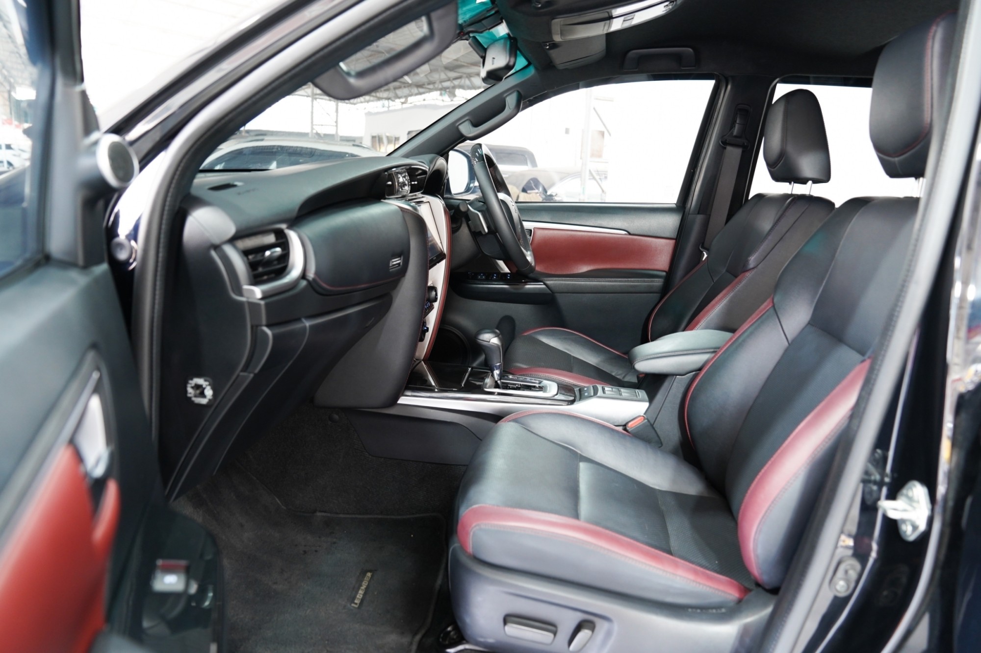 #TOYOTA #FORTUNER 2.4 LEGENDER 4WD AT ปี2021 จด2022 สีดำ (รูปที่ 9)