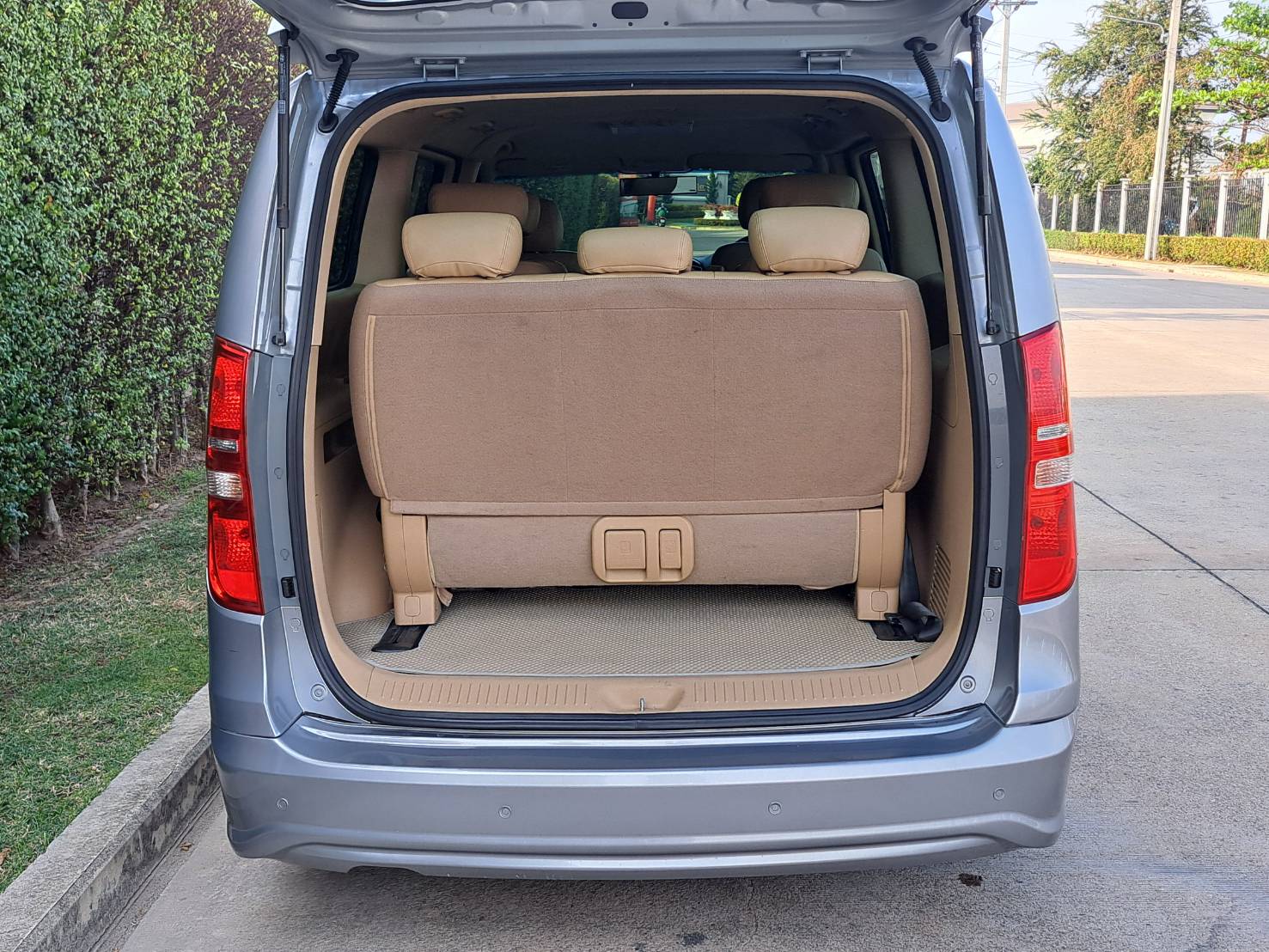 HYUNDAI H1 2.5 TOURING แต่งELUTE MNCกระจังหน้าตั้ง ประหยัดน้ำมัน รถสวยพร้อมใช้ (รูปที่ 21)