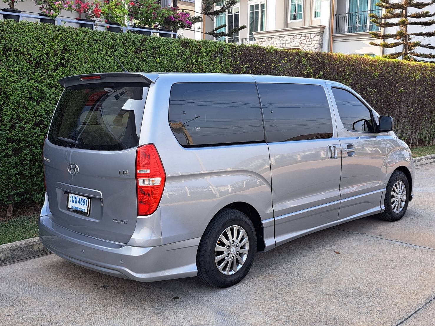 HYUNDAI H1 2.5 TOURING แต่งELUTE MNCกระจังหน้าตั้ง ประหยัดน้ำมัน รถสวยพร้อมใช้ (รูปที่ 3)