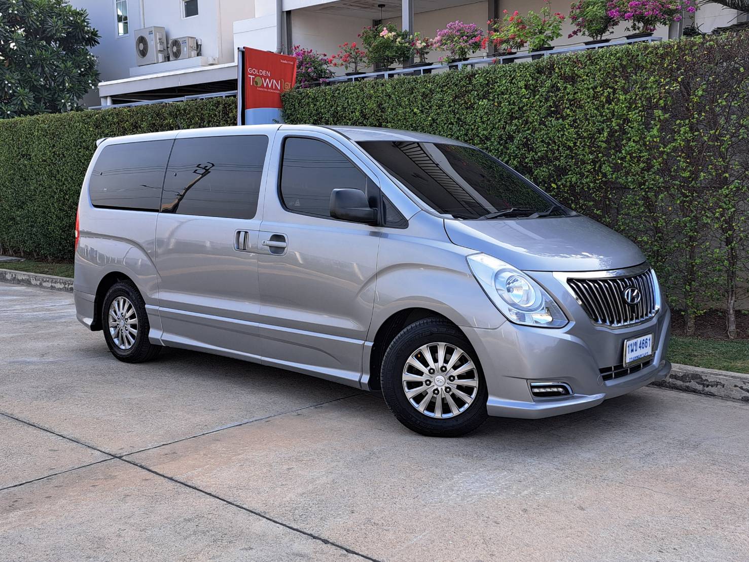 HYUNDAI H1 2.5 TOURING แต่งELUTE MNCกระจังหน้าตั้ง ประหยัดน้ำมัน รถสวยพร้อมใช้ (รูปที่ 2)