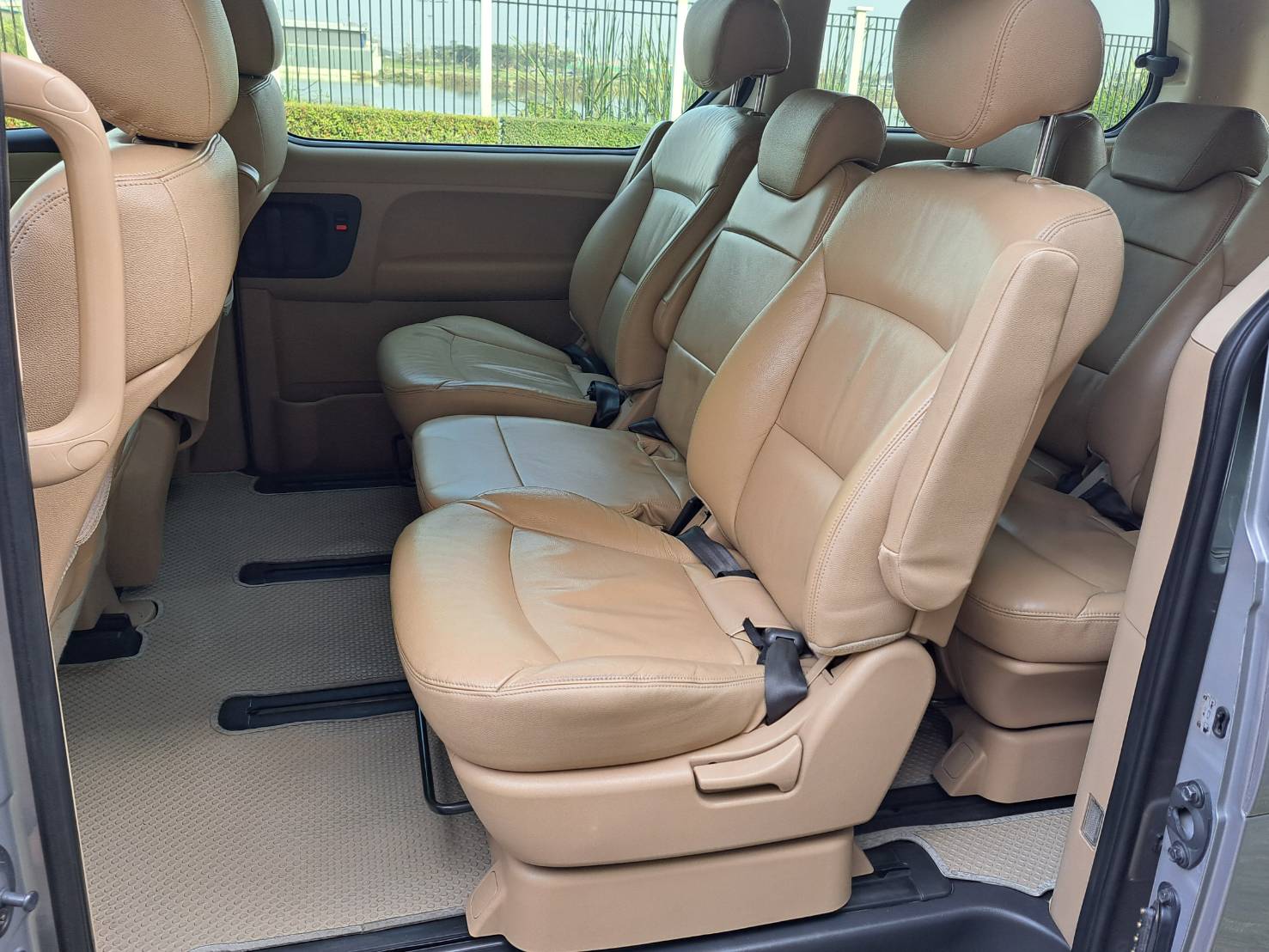 HYUNDAI H1 2.5 TOURING แต่งELUTE MNCกระจังหน้าตั้ง ประหยัดน้ำมัน รถสวยพร้อมใช้ (รูปที่ 13)