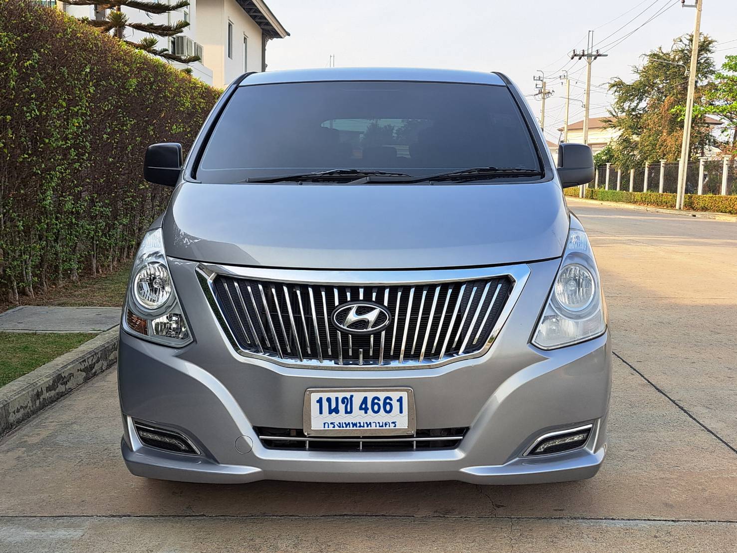 HYUNDAI H1 2.5 TOURING แต่งELUTE MNCกระจังหน้าตั้ง ประหยัดน้ำมัน รถสวยพร้อมใช้ (รูปที่ 6)