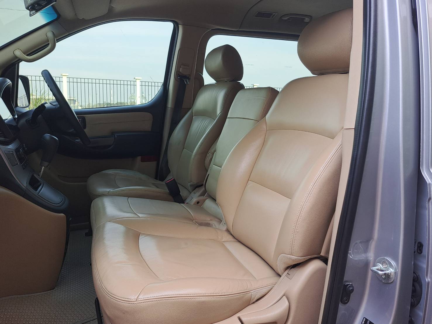 HYUNDAI H1 2.5 TOURING แต่งELUTE MNCกระจังหน้าตั้ง ประหยัดน้ำมัน รถสวยพร้อมใช้ (รูปที่ 10)
