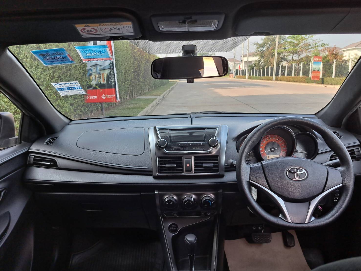 TOYOTA YARIS 1.2E ปี2014 5ประตู ไมล์น้อย63,000 มือเดียว รถสวยไม่มีชน