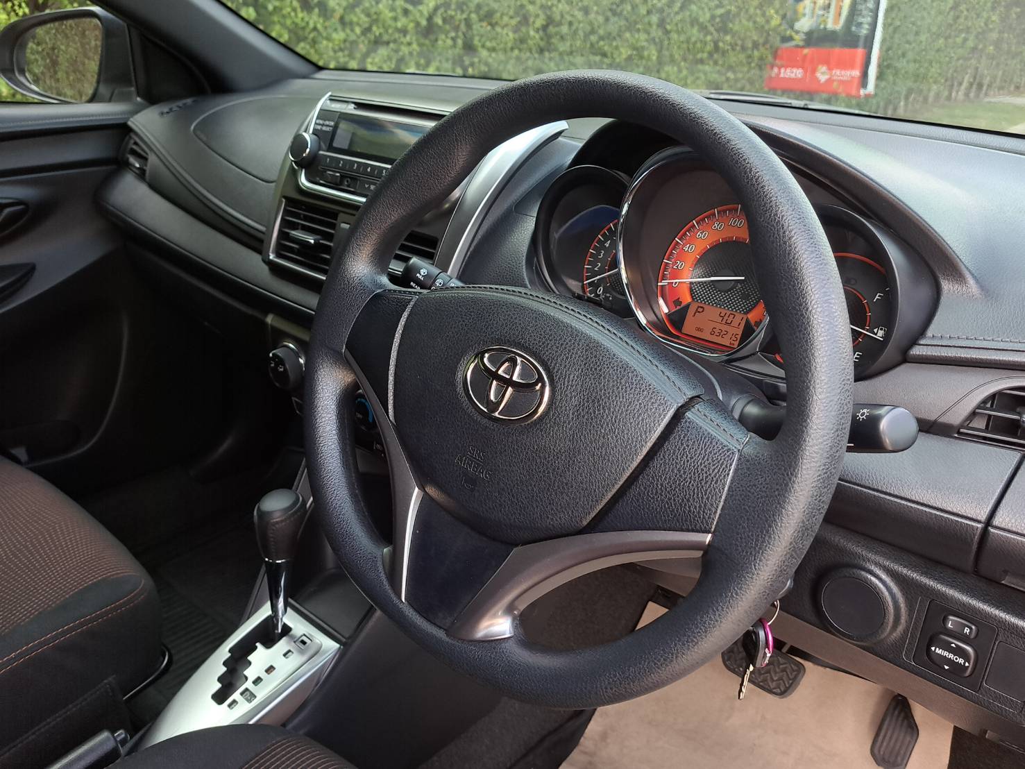 TOYOTA YARIS 1.2E ปี2014 5ประตู ไมล์น้อย63,000 มือเดียว รถสวยไม่มีชน