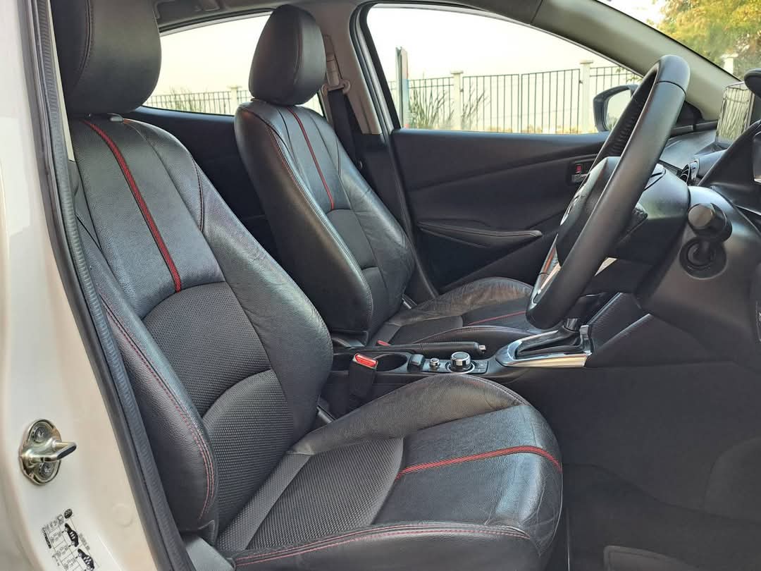 MAZDA2 1.5 D SPORT HIGH PLUS มือเดียว ไมล์น้อย12x,xxx Km.ประหยัดน้ำมันมาก ปี16จด17 ตัวสุดท้ายไฟหน้าLED (รูปที่ 10)