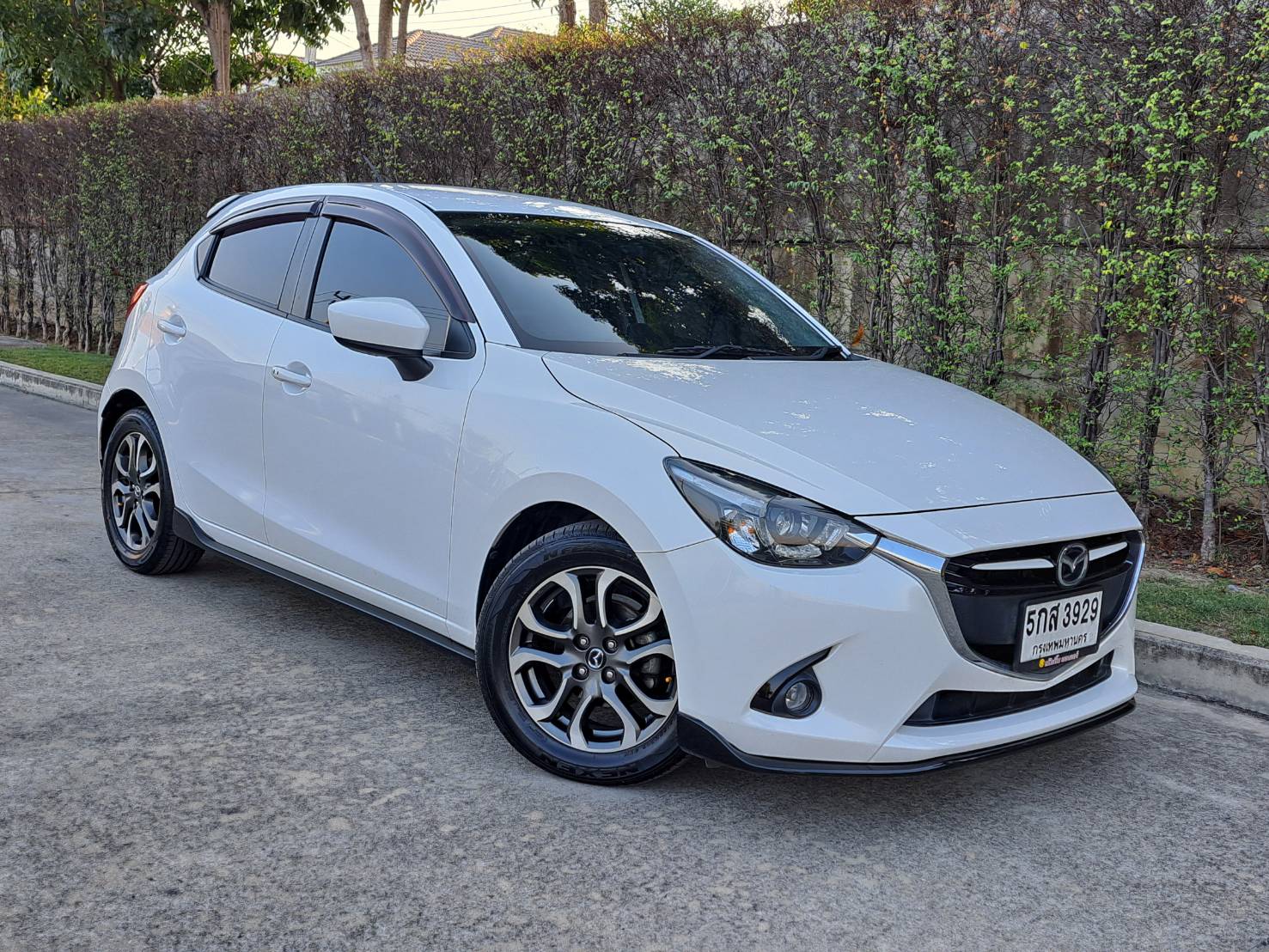 MAZDA2 1.5 D SPORT HIGH PLUS มือเดียว ไมล์น้อย12x,xxx Km.ประหยัดน้ำมันมาก ปี16จด17 ตัวสุดท้ายไฟหน้าLED