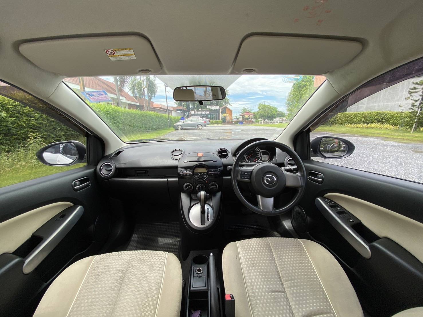 Mazda2 elegance spirit1.5 ปี 2013 ไมล์เเค่ 90,000 km เท่านั้น!!! รถสวยมากๆ แต่งครบๆ (รูปที่ 15)